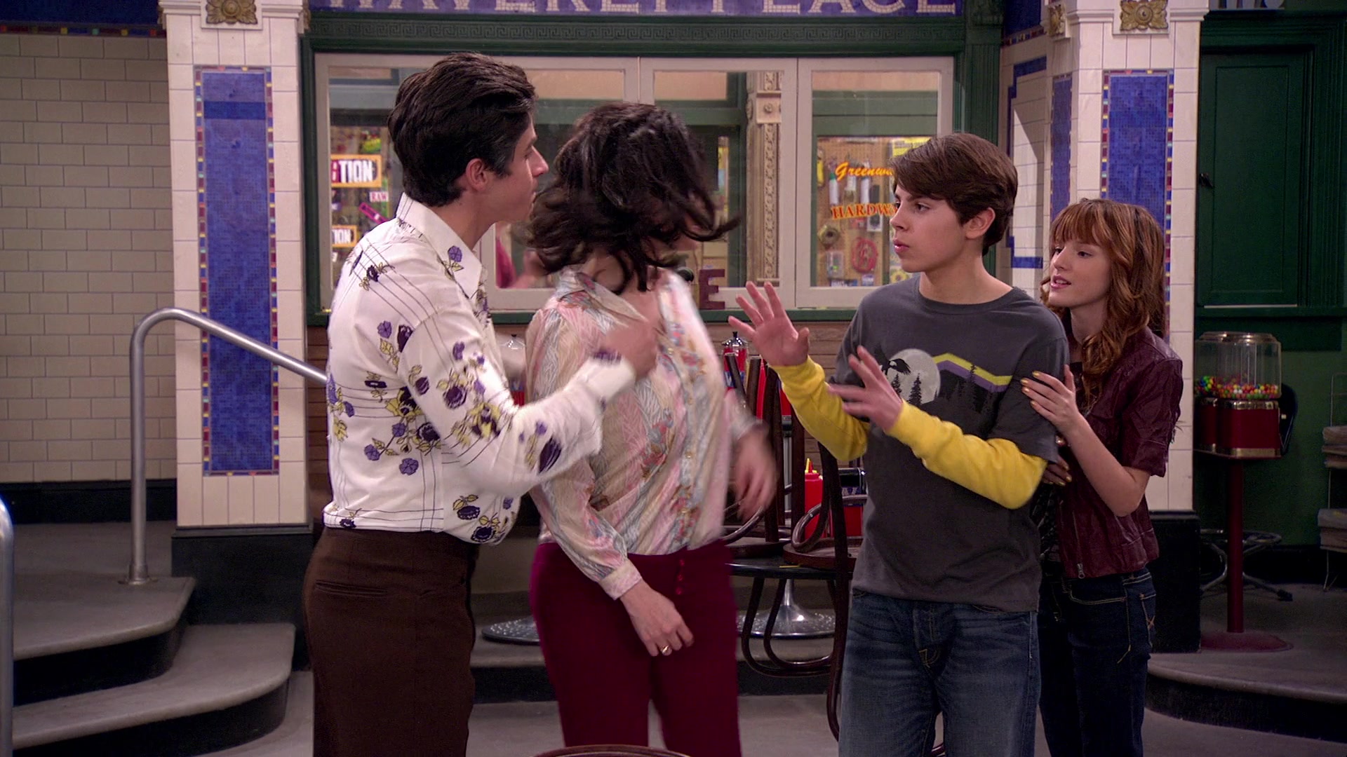 Wizards_of_Waverly_Place_S03E20_Maxs_Secret_Girlfriend_1080p_BTD_001205.jpg Wizards_of_Waverly_Place_S03E20_Maxs_Secret_Girlfriend_1080p_BTD_001205.jpg