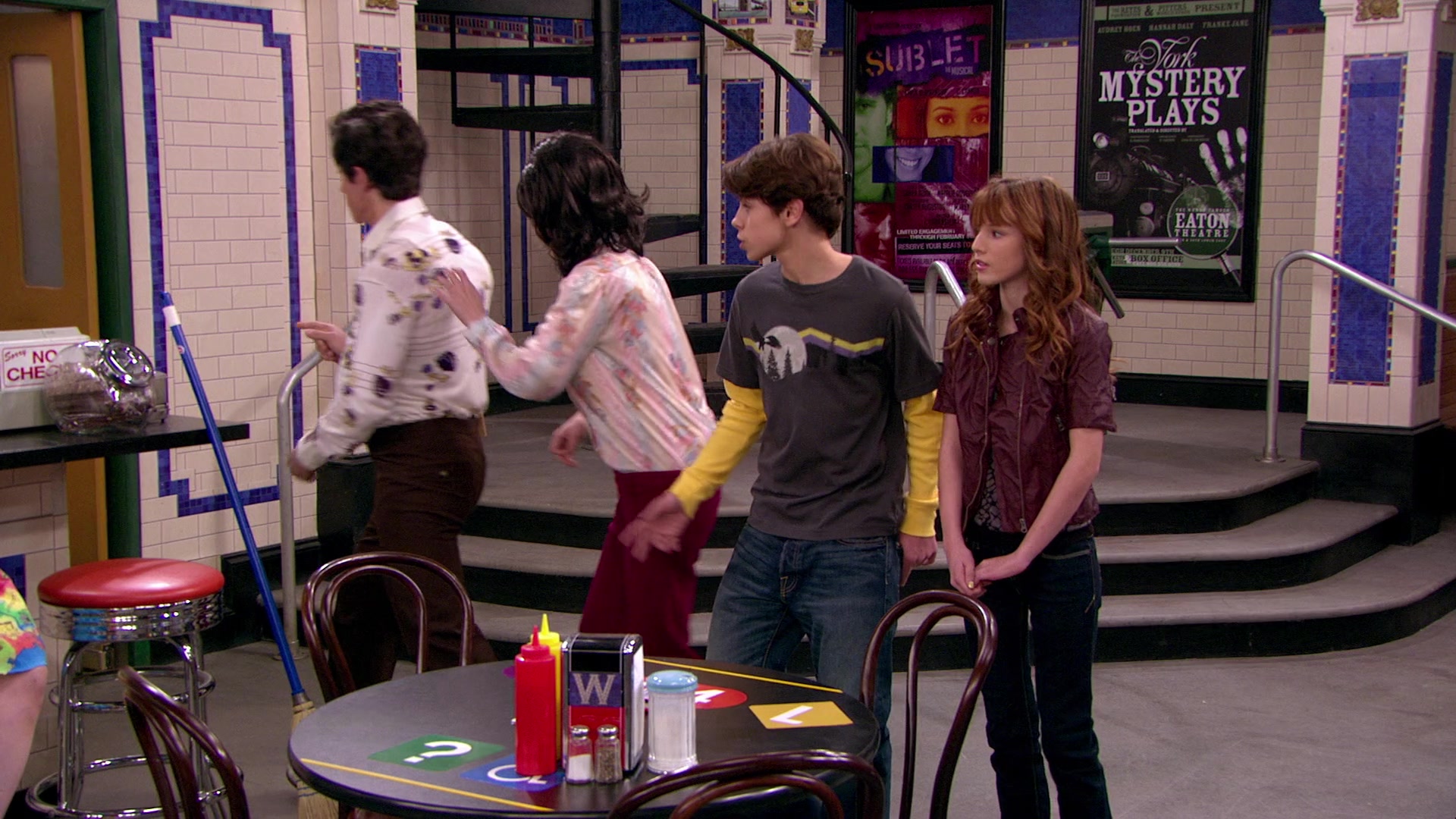 Wizards_of_Waverly_Place_S03E20_Maxs_Secret_Girlfriend_1080p_BTD_001276.jpg Wizards_of_Waverly_Place_S03E20_Maxs_Secret_Girlfriend_1080p_BTD_001276.jpg