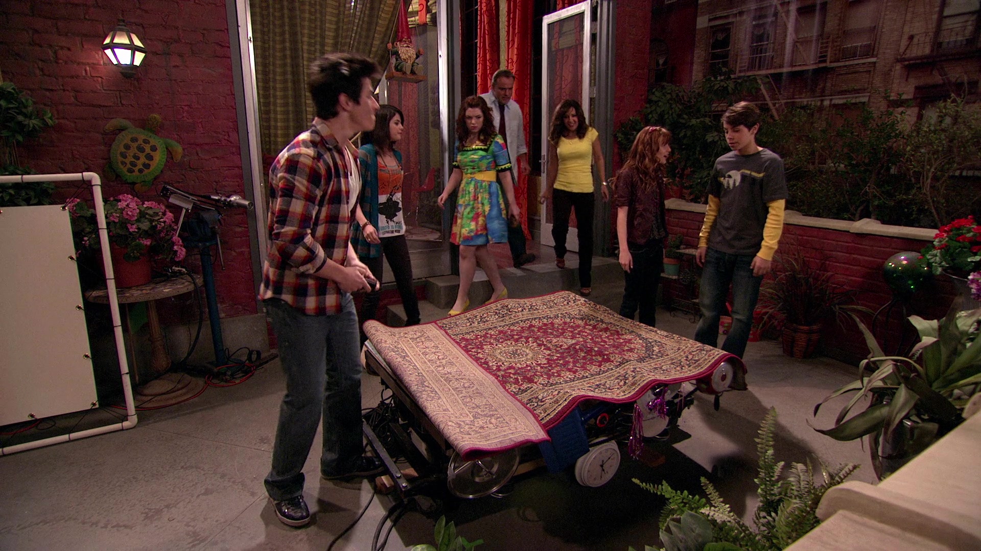 Wizards_of_Waverly_Place_S03E20_Maxs_Secret_Girlfriend_1080p_BTD_002453.jpg