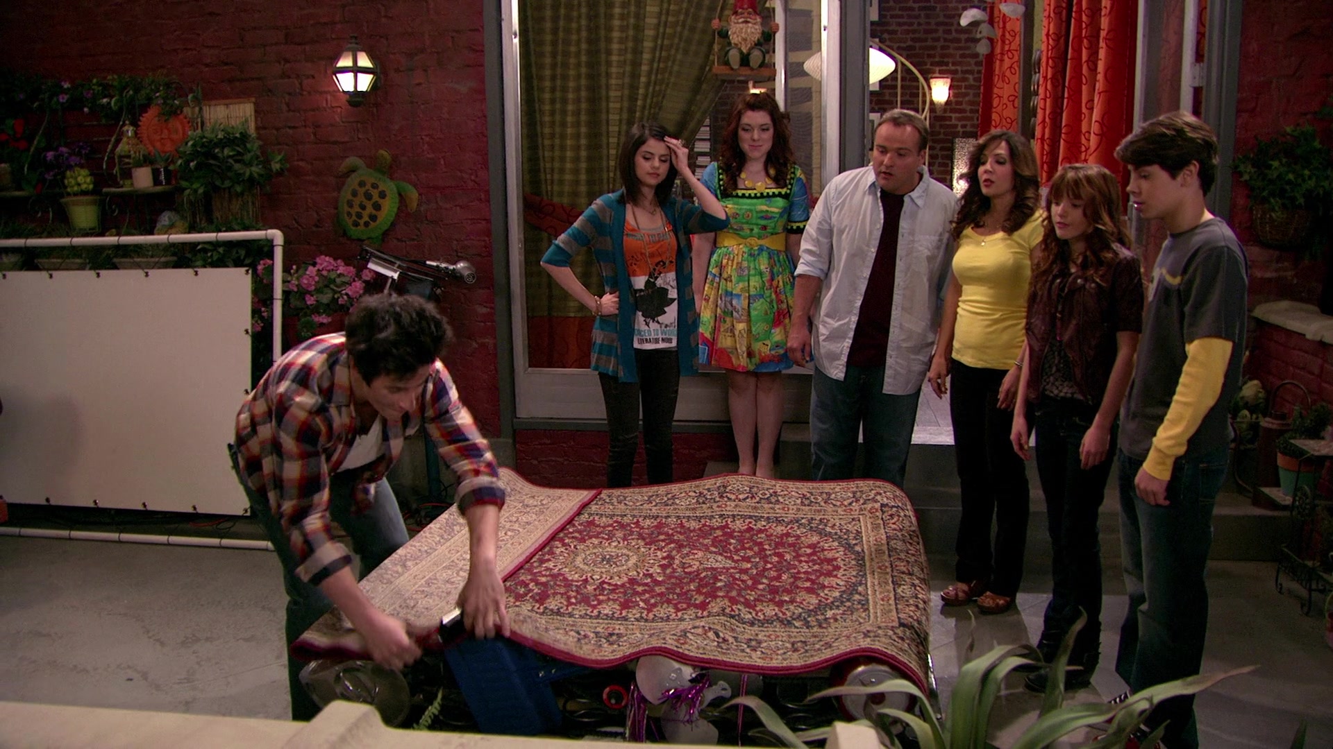 Wizards_of_Waverly_Place_S03E20_Maxs_Secret_Girlfriend_1080p_BTD_002473.jpg
