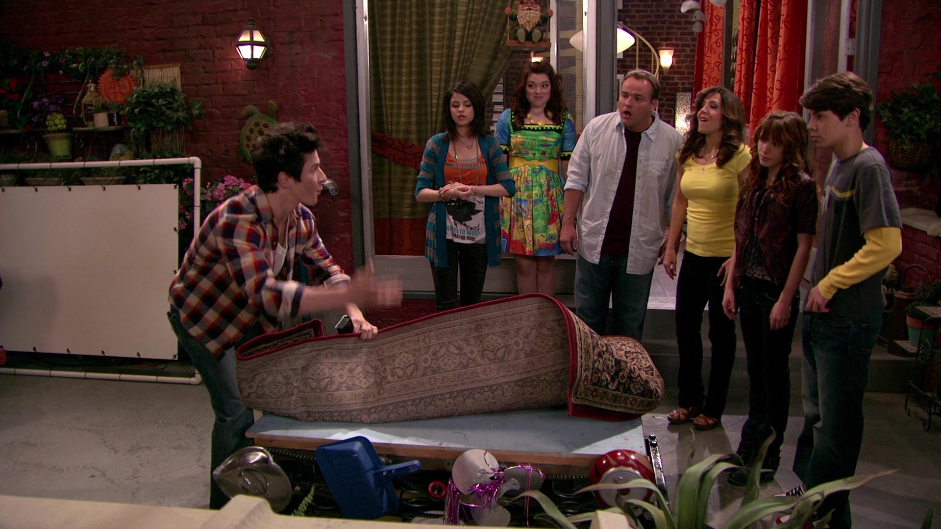 Wizards_of_Waverly_Place_S03E20_Maxs_Secret_Girlfriend_1080p_BTD_002478.jpg Wizards_of_Waverly_Place_S03E20_Maxs_Secret_Girlfriend_1080p_BTD_002478.jpg