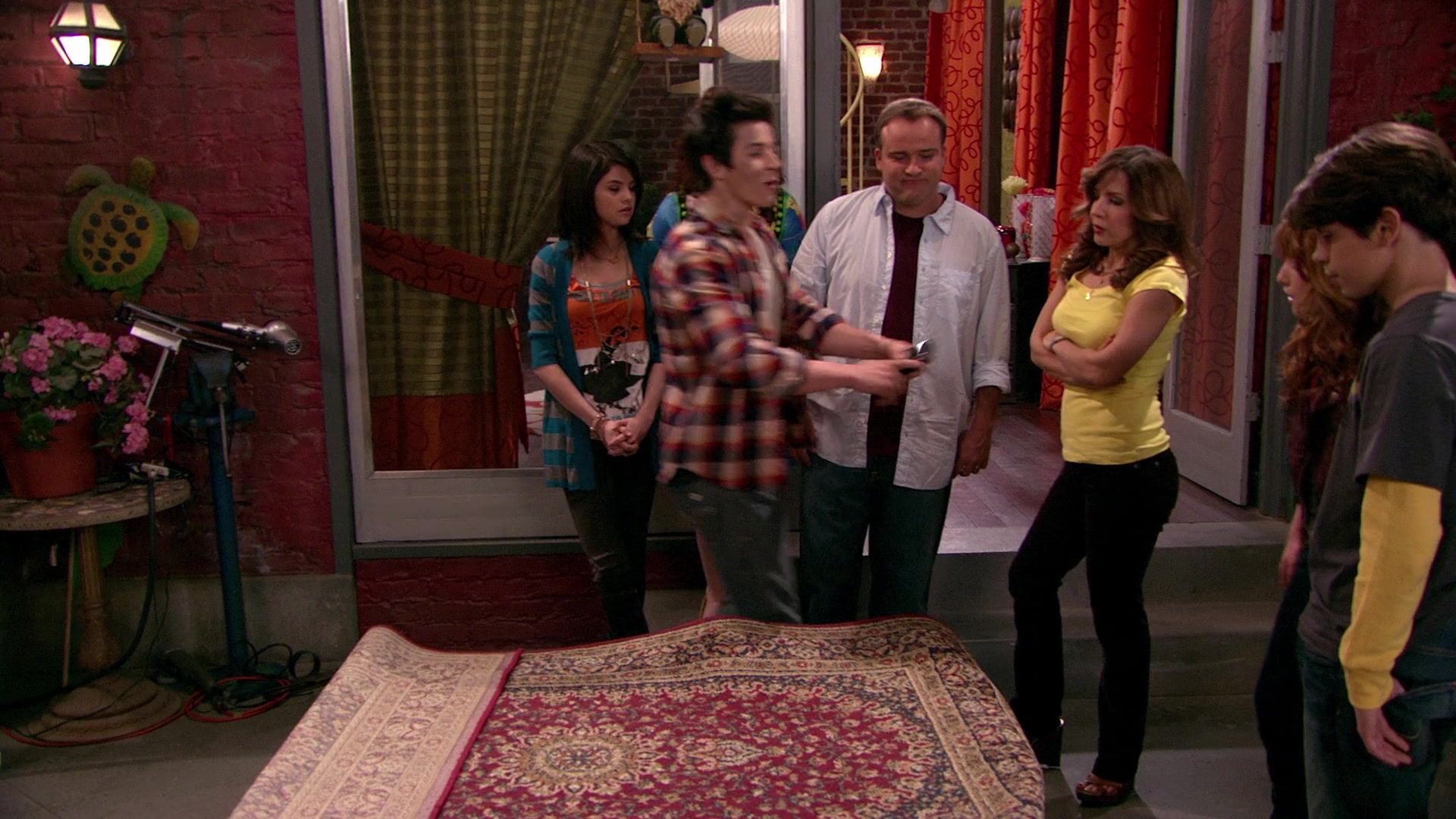 Wizards_of_Waverly_Place_S03E20_Maxs_Secret_Girlfriend_1080p_BTD_002539.jpg