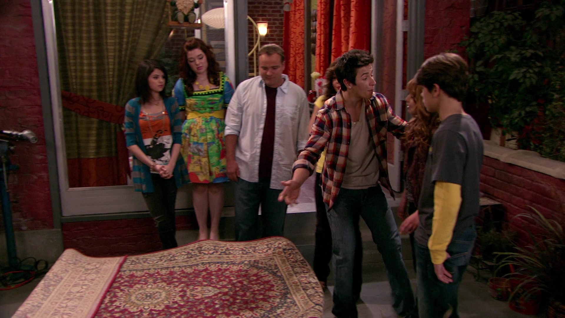 Wizards_of_Waverly_Place_S03E20_Maxs_Secret_Girlfriend_1080p_BTD_002541.jpg Wizards_of_Waverly_Place_S03E20_Maxs_Secret_Girlfriend_1080p_BTD_002541.jpg