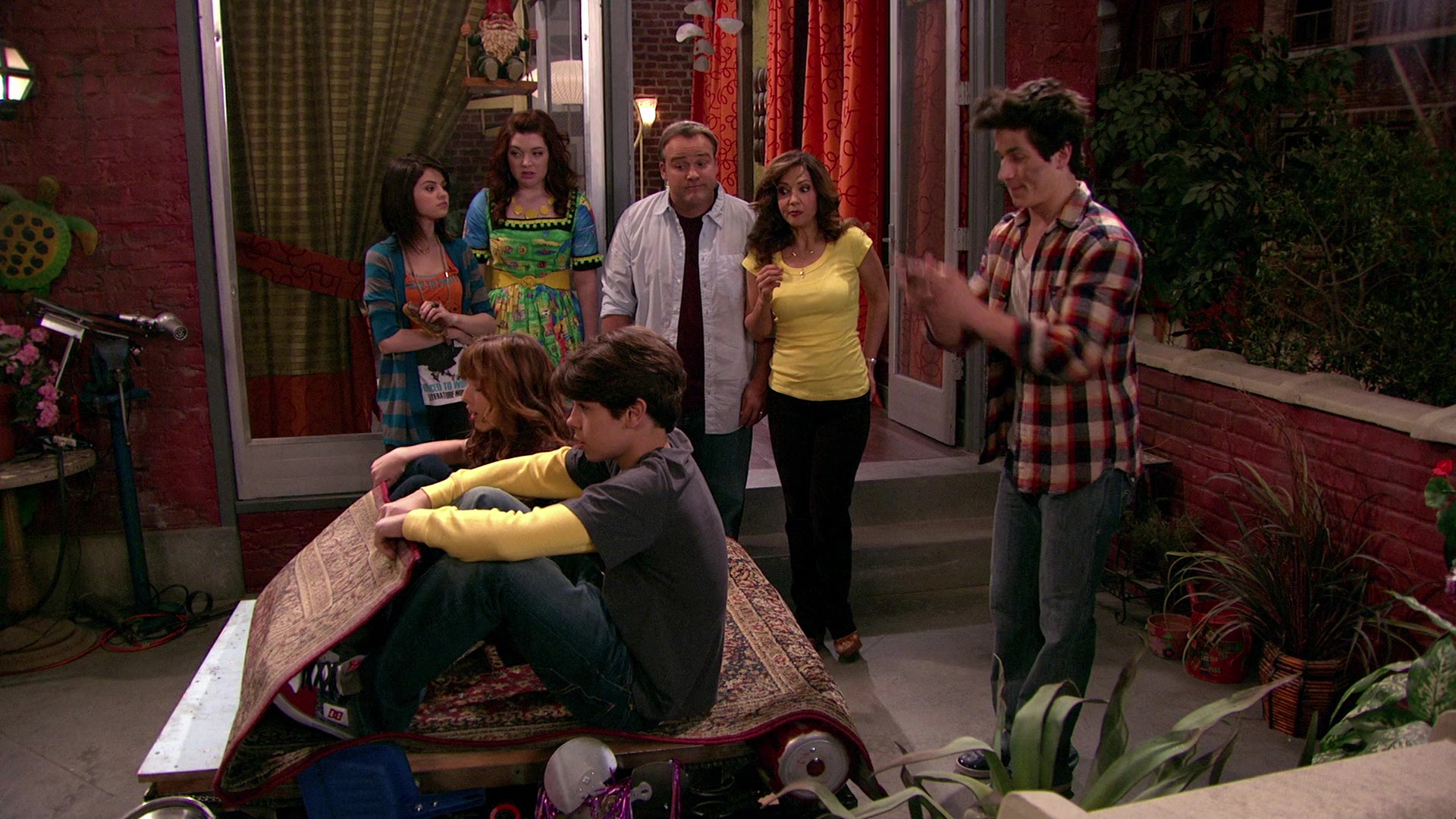 Wizards_of_Waverly_Place_S03E20_Maxs_Secret_Girlfriend_1080p_BTD_002560.jpg Wizards_of_Waverly_Place_S03E20_Maxs_Secret_Girlfriend_1080p_BTD_002560.jpg