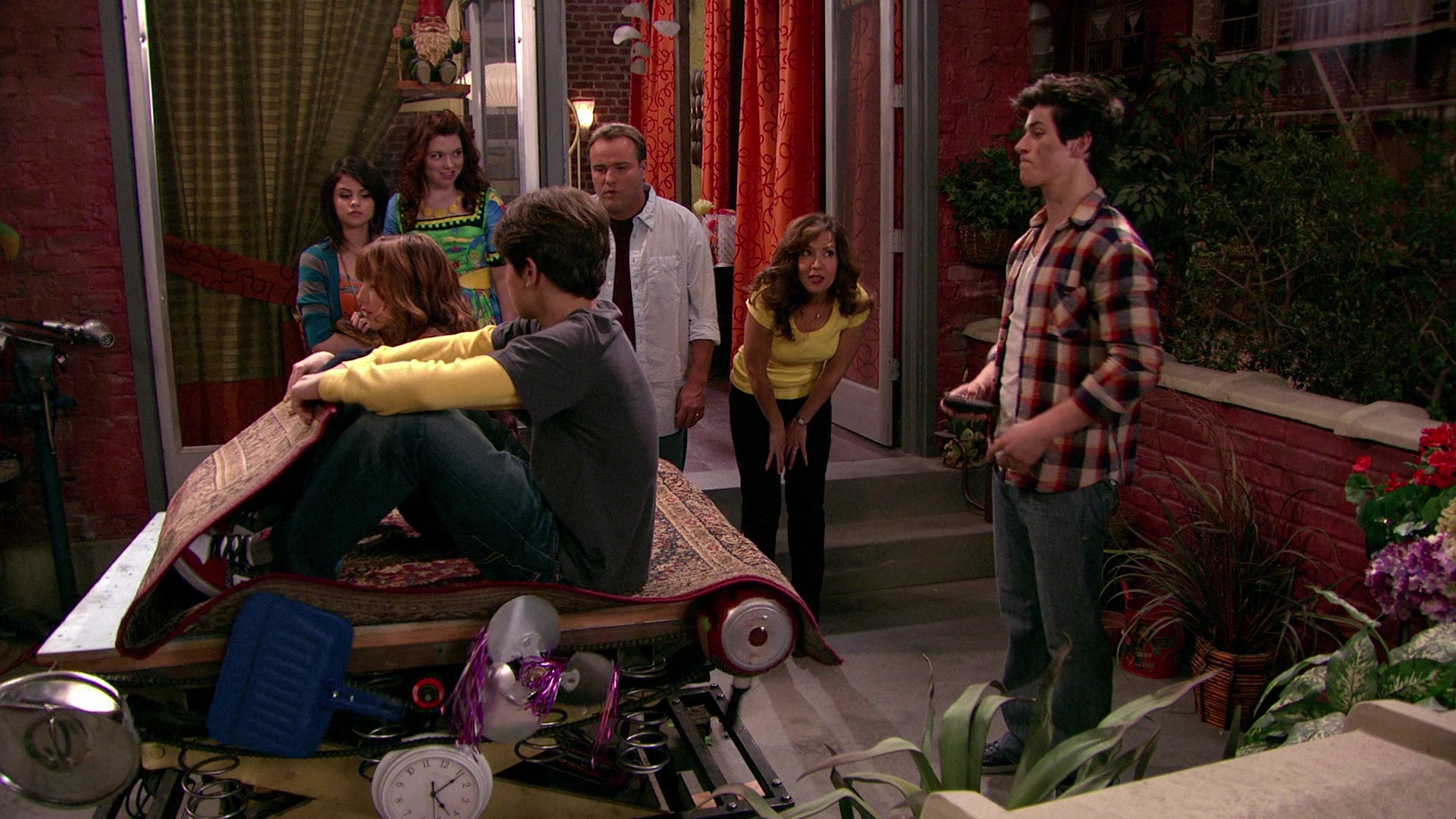 Wizards_of_Waverly_Place_S03E20_Maxs_Secret_Girlfriend_1080p_BTD_002567.jpg Wizards_of_Waverly_Place_S03E20_Maxs_Secret_Girlfriend_1080p_BTD_002567.jpg