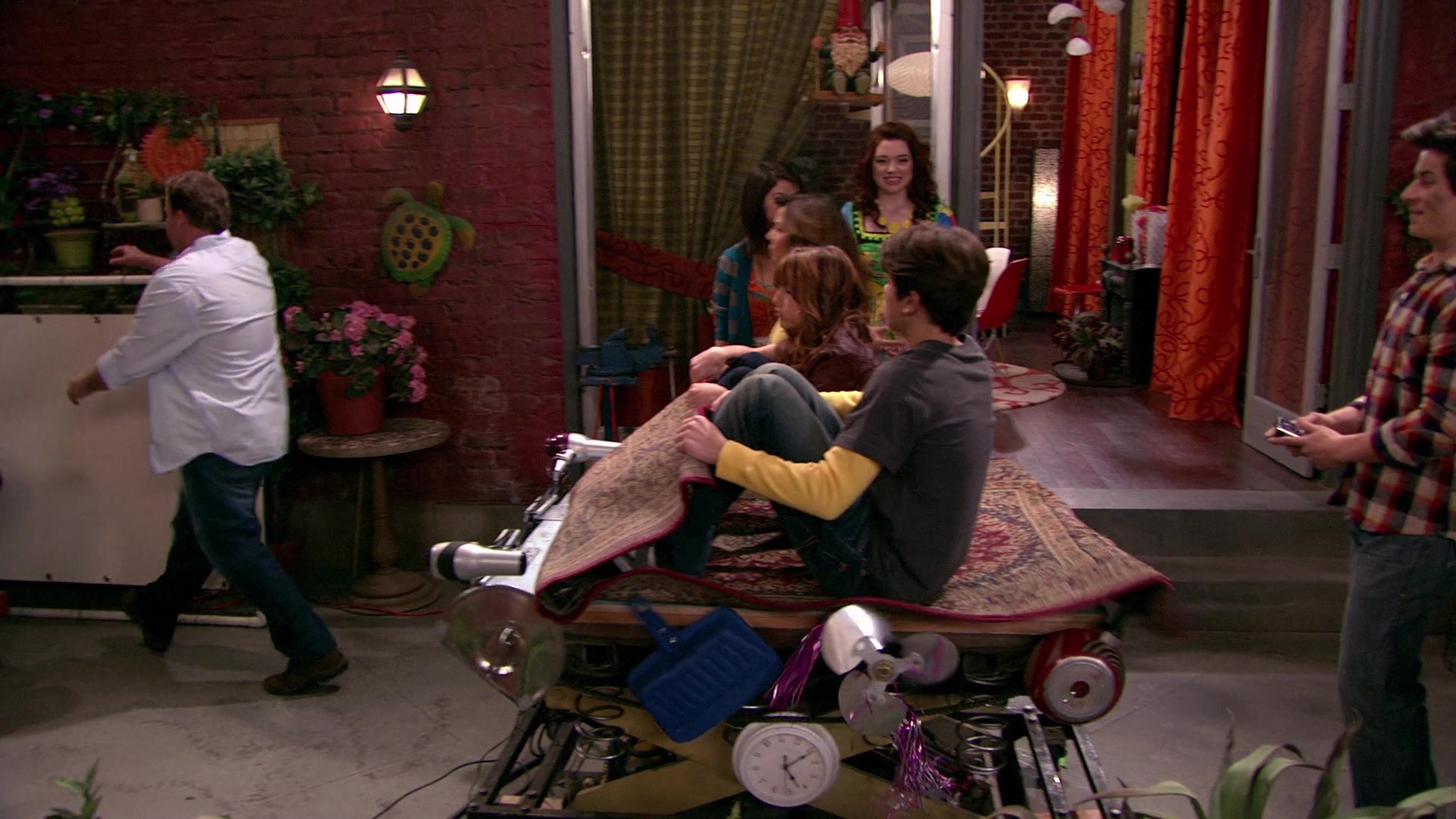 Wizards_of_Waverly_Place_S03E20_Maxs_Secret_Girlfriend_1080p_BTD_002586.jpg Wizards_of_Waverly_Place_S03E20_Maxs_Secret_Girlfriend_1080p_BTD_002586.jpg