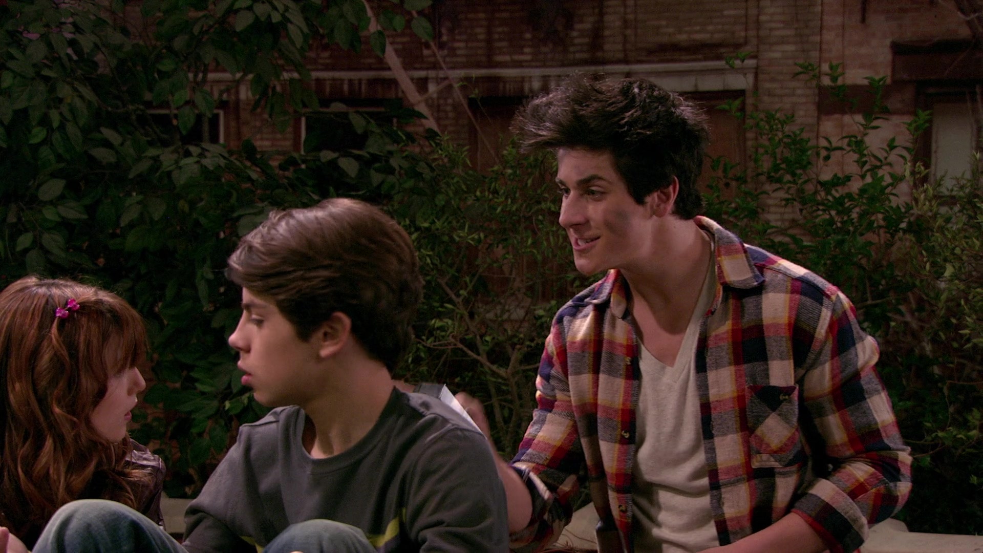 Wizards_of_Waverly_Place_S03E20_Maxs_Secret_Girlfriend_1080p_BTD_002650.jpg