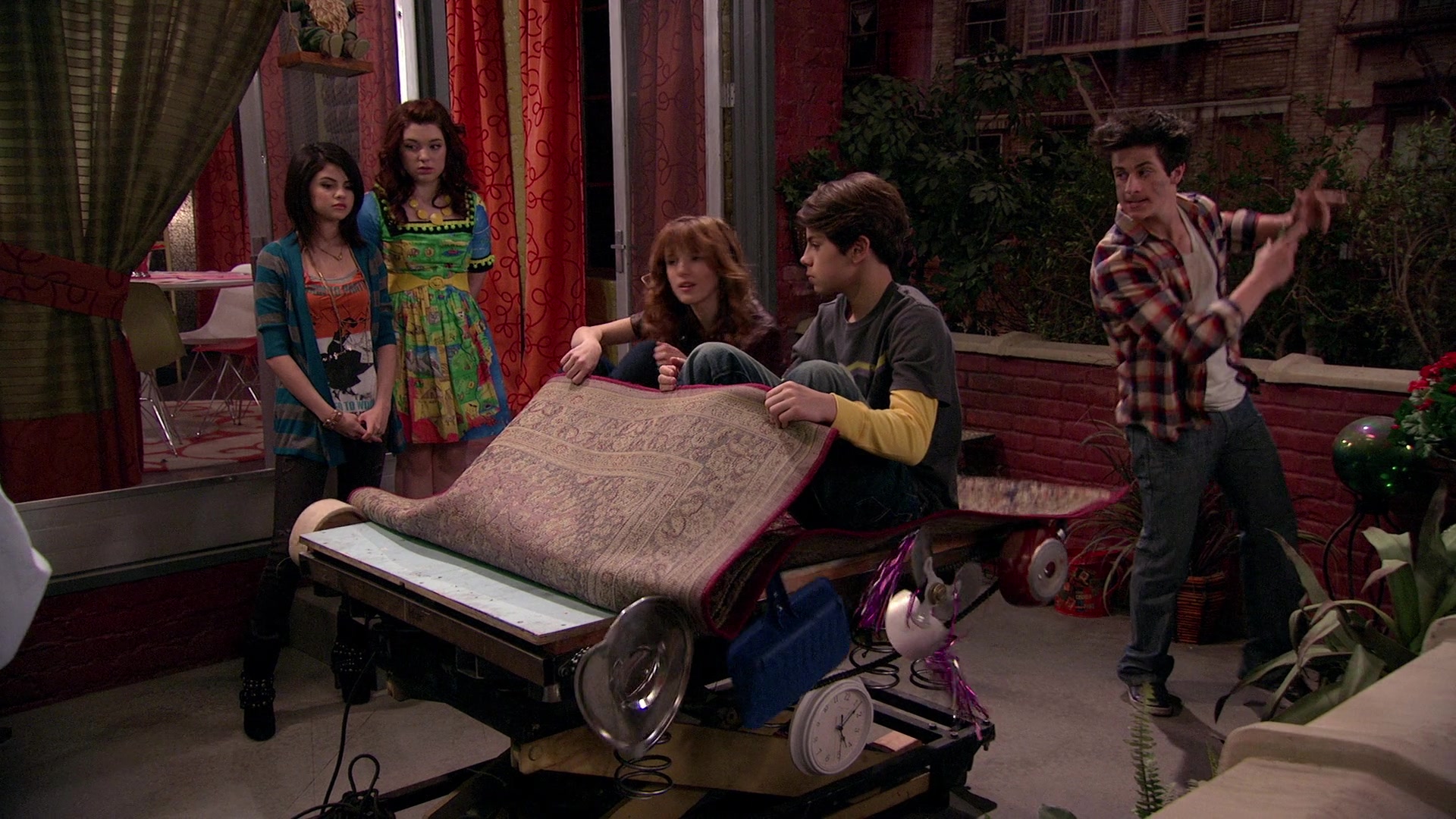Wizards_of_Waverly_Place_S03E20_Maxs_Secret_Girlfriend_1080p_BTD_002658.jpg