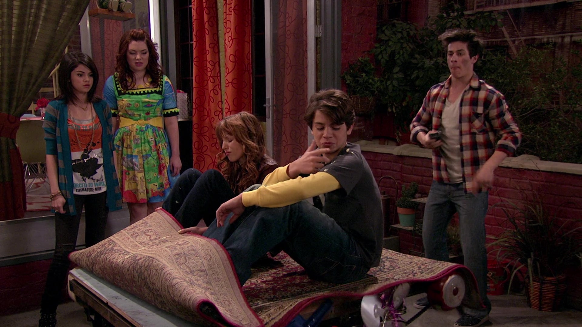 Wizards_of_Waverly_Place_S03E20_Maxs_Secret_Girlfriend_1080p_BTD_002741.jpg