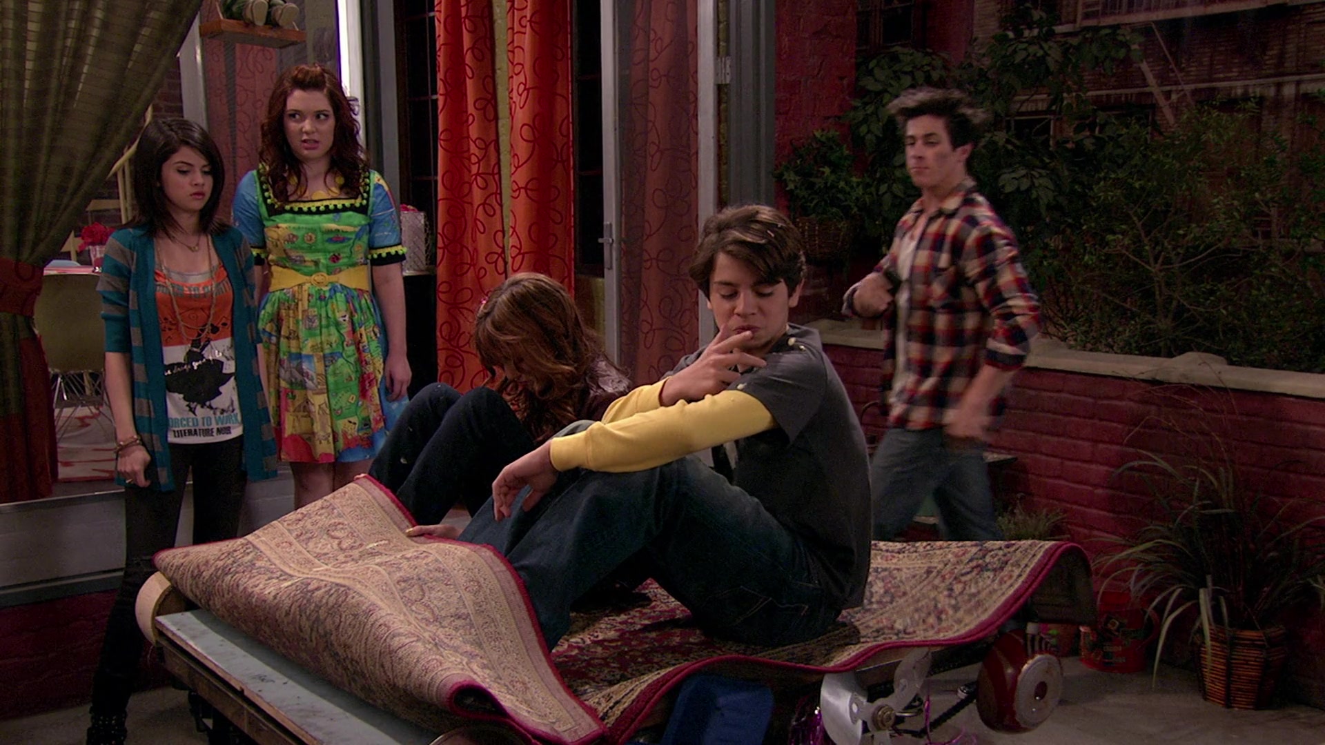 Wizards_of_Waverly_Place_S03E20_Maxs_Secret_Girlfriend_1080p_BTD_002743.jpg Wizards_of_Waverly_Place_S03E20_Maxs_Secret_Girlfriend_1080p_BTD_002743.jpg