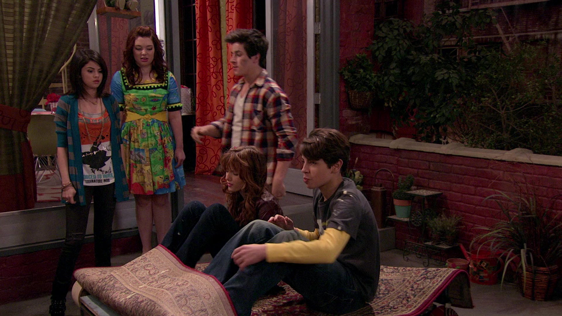 Wizards_of_Waverly_Place_S03E20_Maxs_Secret_Girlfriend_1080p_BTD_002746.jpg Wizards_of_Waverly_Place_S03E20_Maxs_Secret_Girlfriend_1080p_BTD_002746.jpg