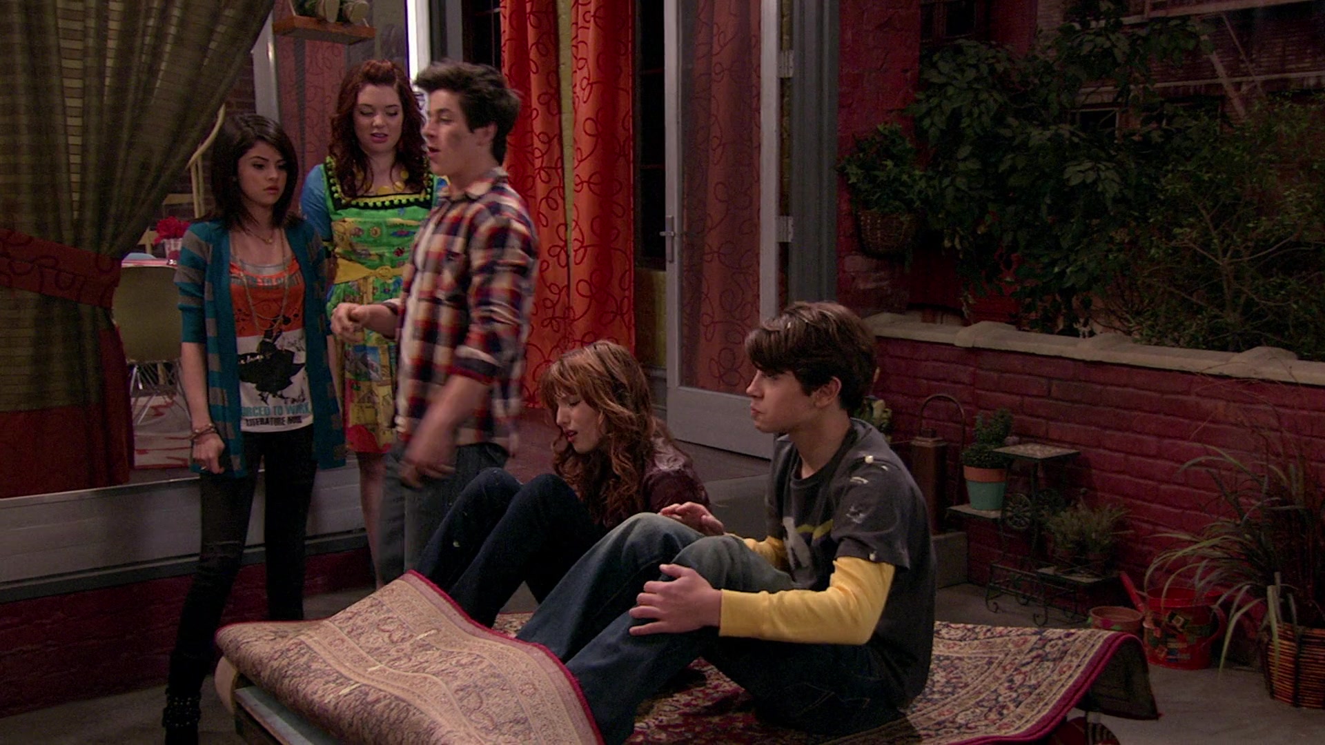 Wizards_of_Waverly_Place_S03E20_Maxs_Secret_Girlfriend_1080p_BTD_002747.jpg Wizards_of_Waverly_Place_S03E20_Maxs_Secret_Girlfriend_1080p_BTD_002747.jpg
