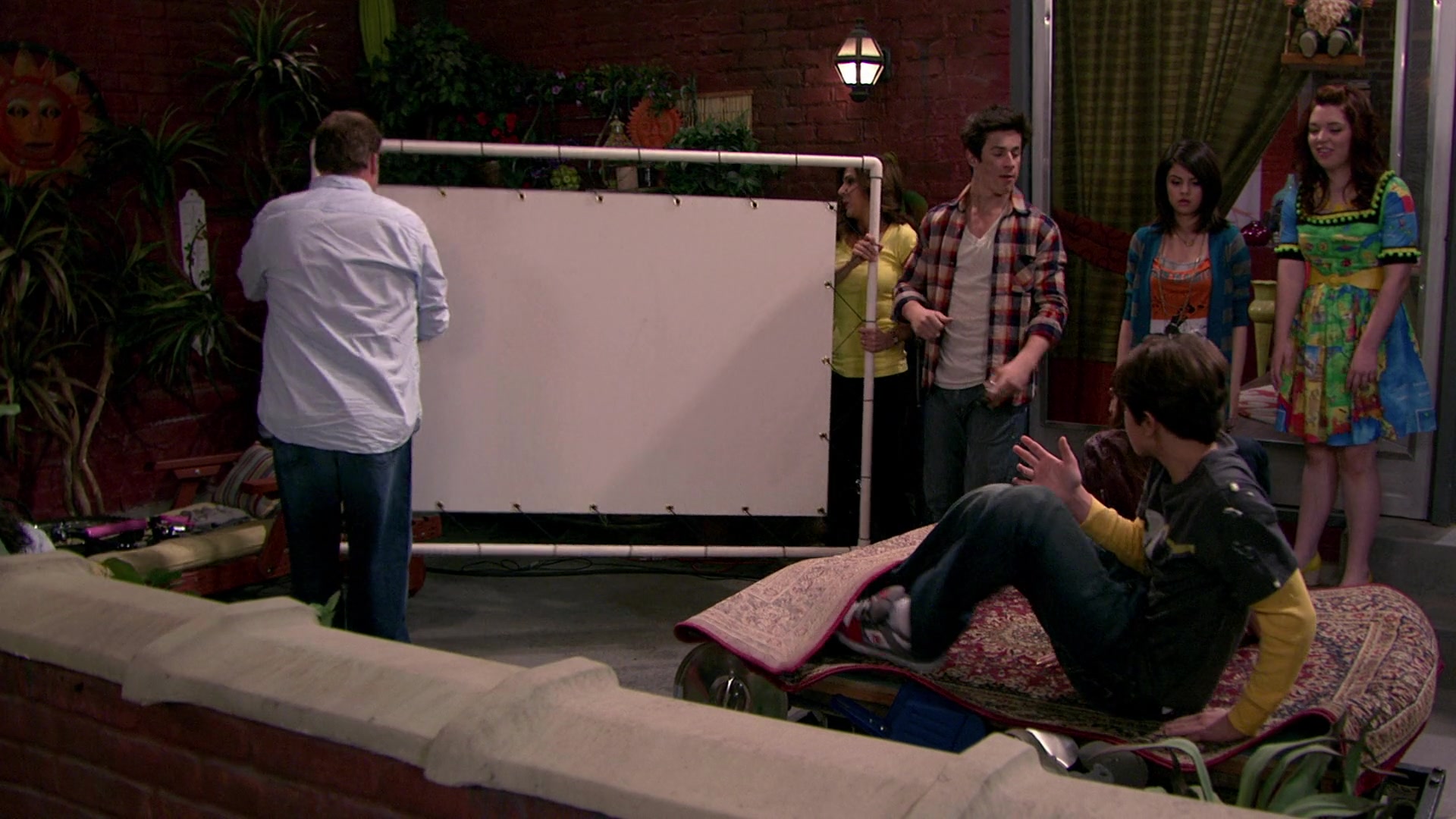 Wizards_of_Waverly_Place_S03E20_Maxs_Secret_Girlfriend_1080p_BTD_002750.jpg Wizards_of_Waverly_Place_S03E20_Maxs_Secret_Girlfriend_1080p_BTD_002750.jpg