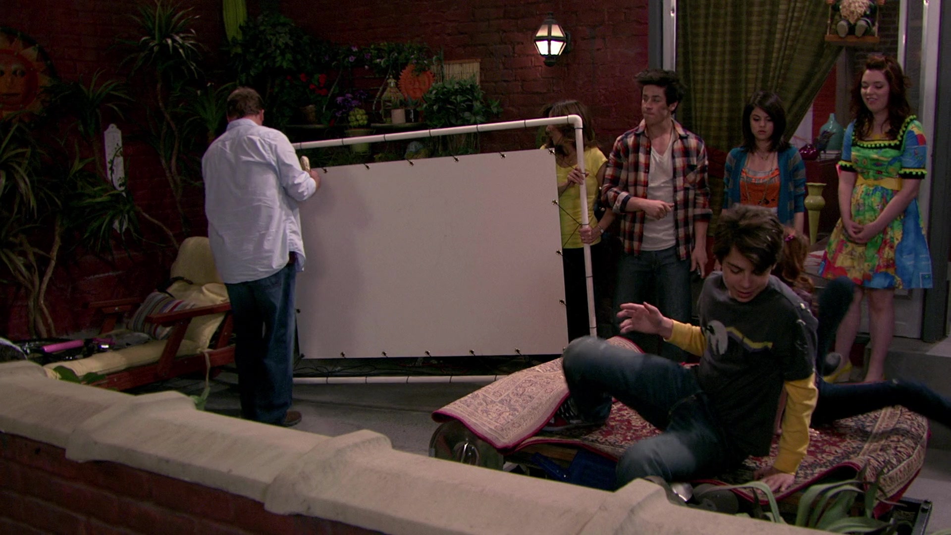 Wizards_of_Waverly_Place_S03E20_Maxs_Secret_Girlfriend_1080p_BTD_002752.jpg