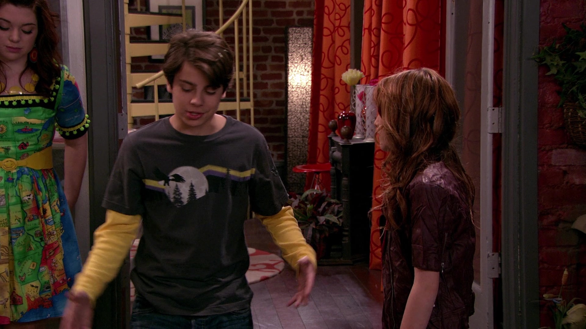 Wizards_of_Waverly_Place_S03E20_Maxs_Secret_Girlfriend_1080p_BTD_002846.jpg