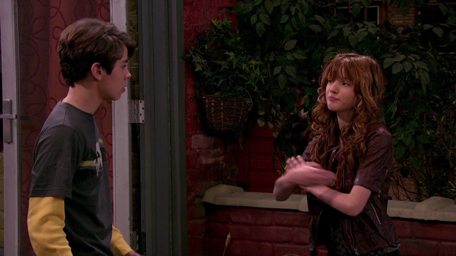 Wizards_of_Waverly_Place_S03E20_Maxs_Secret_Girlfriend_1080p_BTD_002915.jpg Wizards_of_Waverly_Place_S03E20_Maxs_Secret_Girlfriend_1080p_BTD_002915.jpg