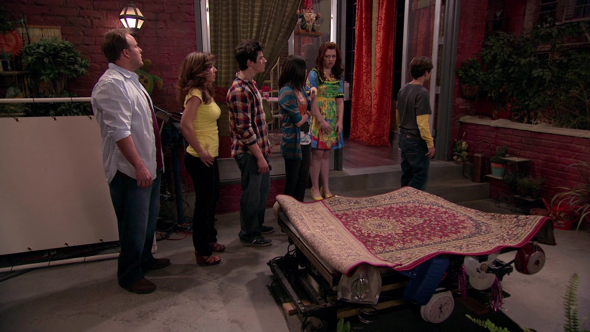 Wizards_of_Waverly_Place_S03E20_Maxs_Secret_Girlfriend_1080p_BTD_002921.jpg