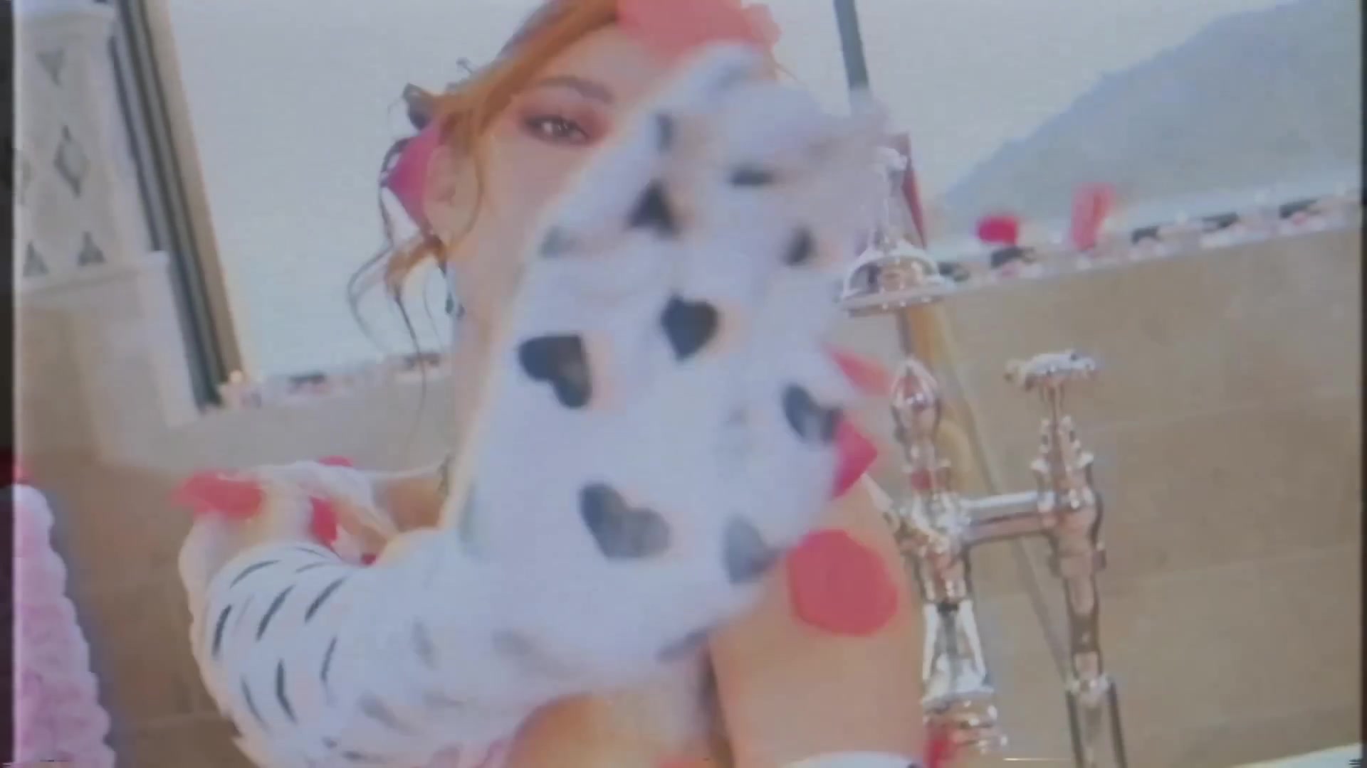 bellathornedaily_Lonely_mv_000015.jpg bellathornedaily_Lonely_mv_000015.jpg