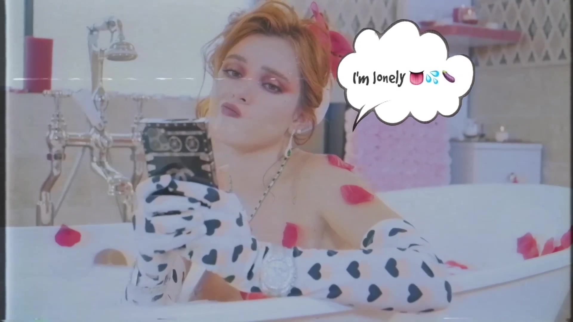 bellathornedaily_Lonely_mv_000021.jpg bellathornedaily_Lonely_mv_000021.jpg