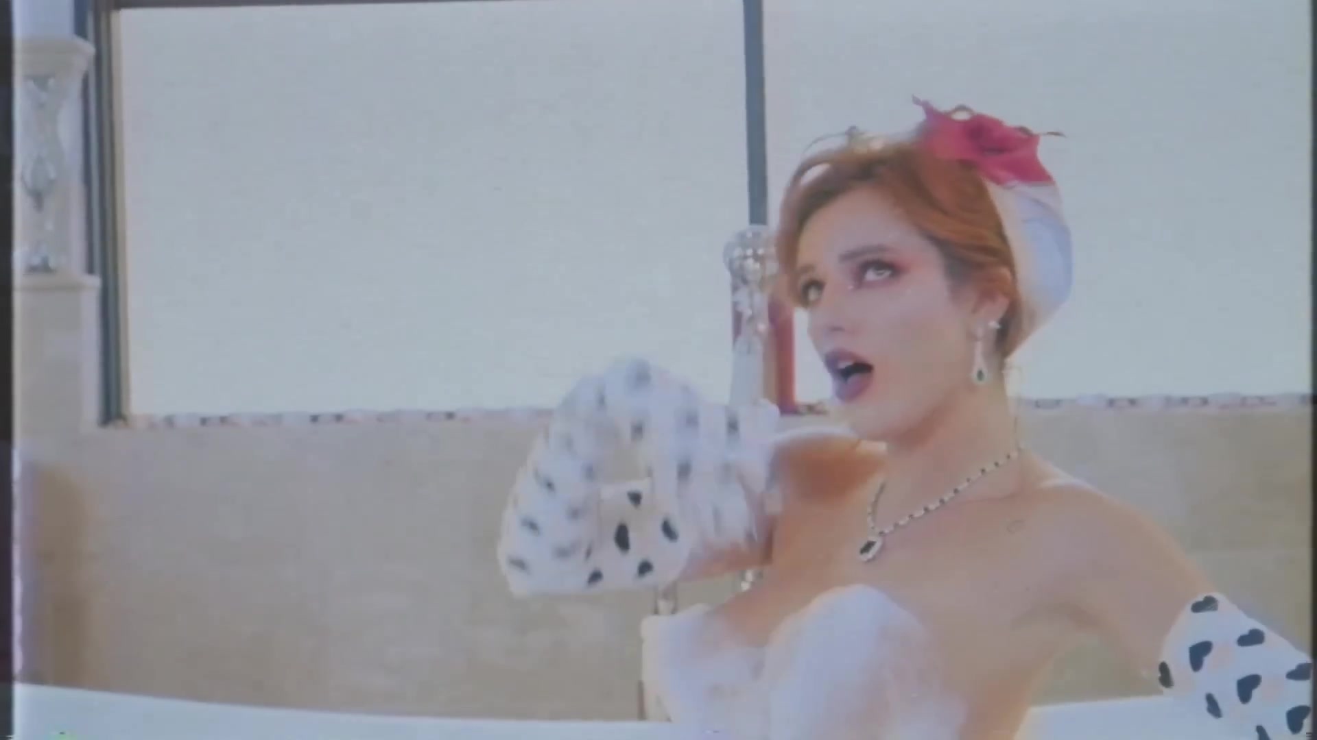 bellathornedaily_Lonely_mv_000026.jpg bellathornedaily_Lonely_mv_000026.jpg