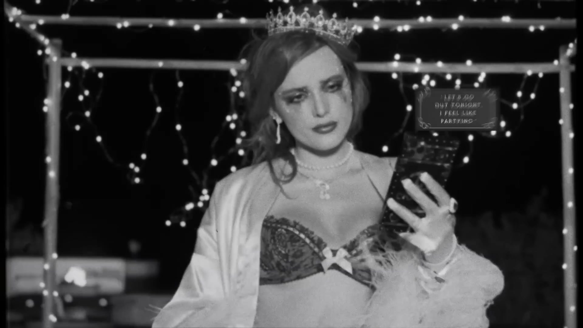 bellathornedaily_Lonely_mv_000053.jpg bellathornedaily_Lonely_mv_000053.jpg