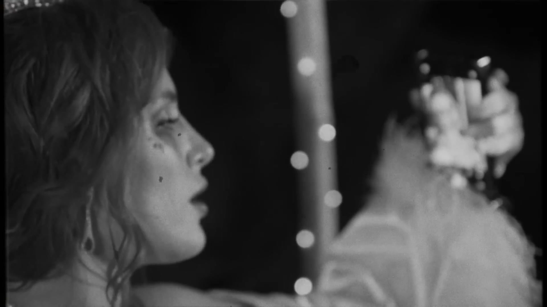 bellathornedaily_Lonely_mv_000059.jpg bellathornedaily_Lonely_mv_000059.jpg