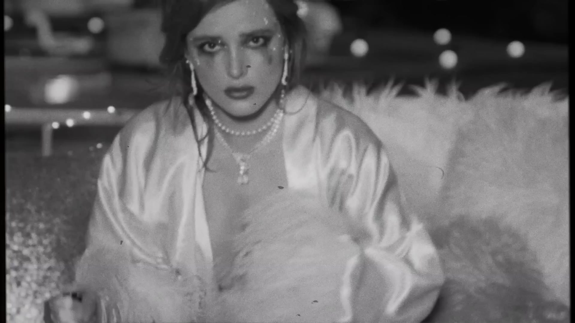 bellathornedaily_Lonely_mv_000071.jpg bellathornedaily_Lonely_mv_000071.jpg