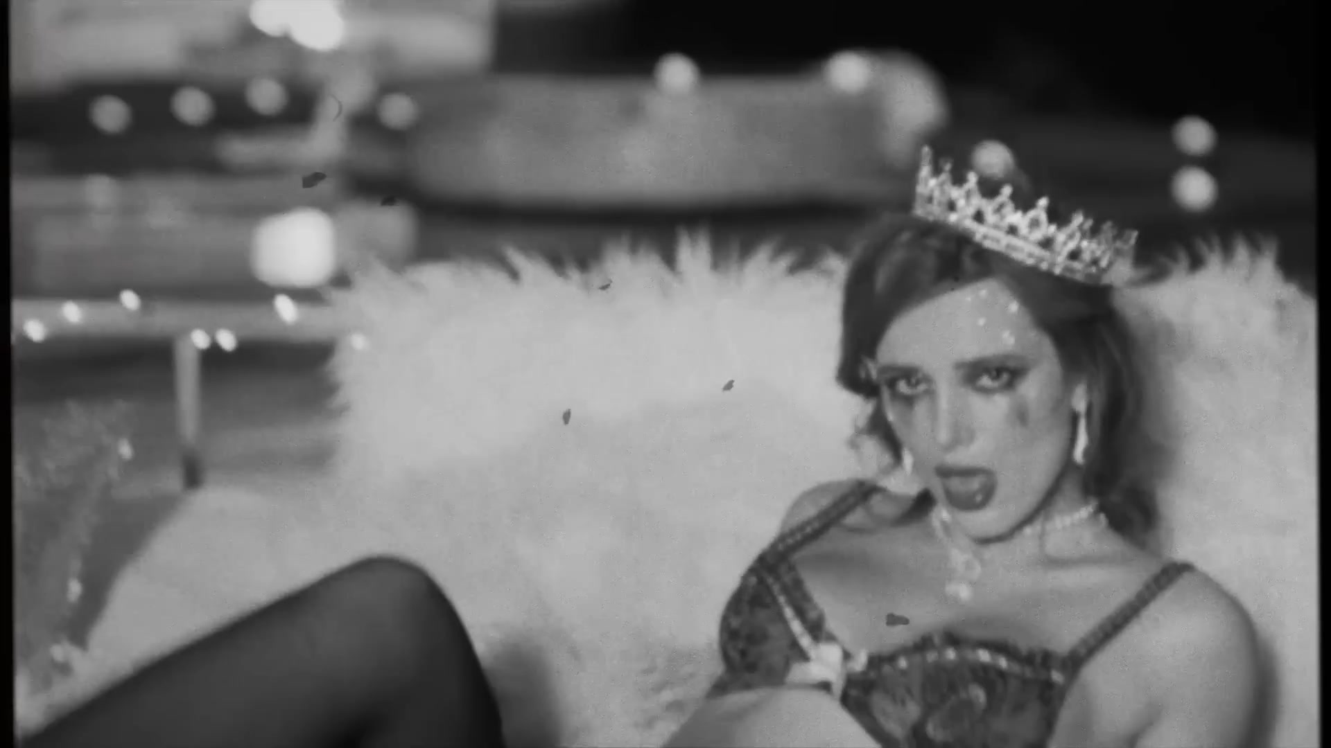 bellathornedaily_Lonely_mv_000079.jpg bellathornedaily_Lonely_mv_000079.jpg