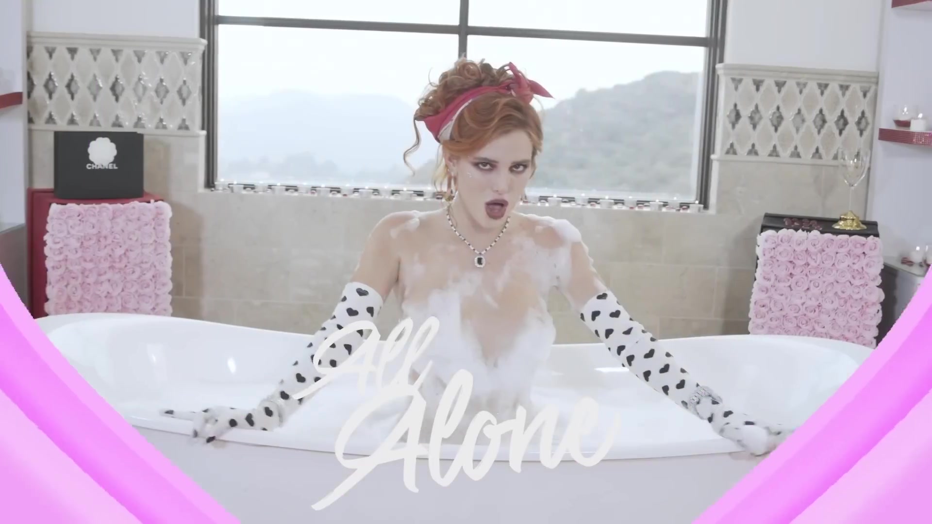 bellathornedaily_Lonely_mv_000085.jpg bellathornedaily_Lonely_mv_000085.jpg