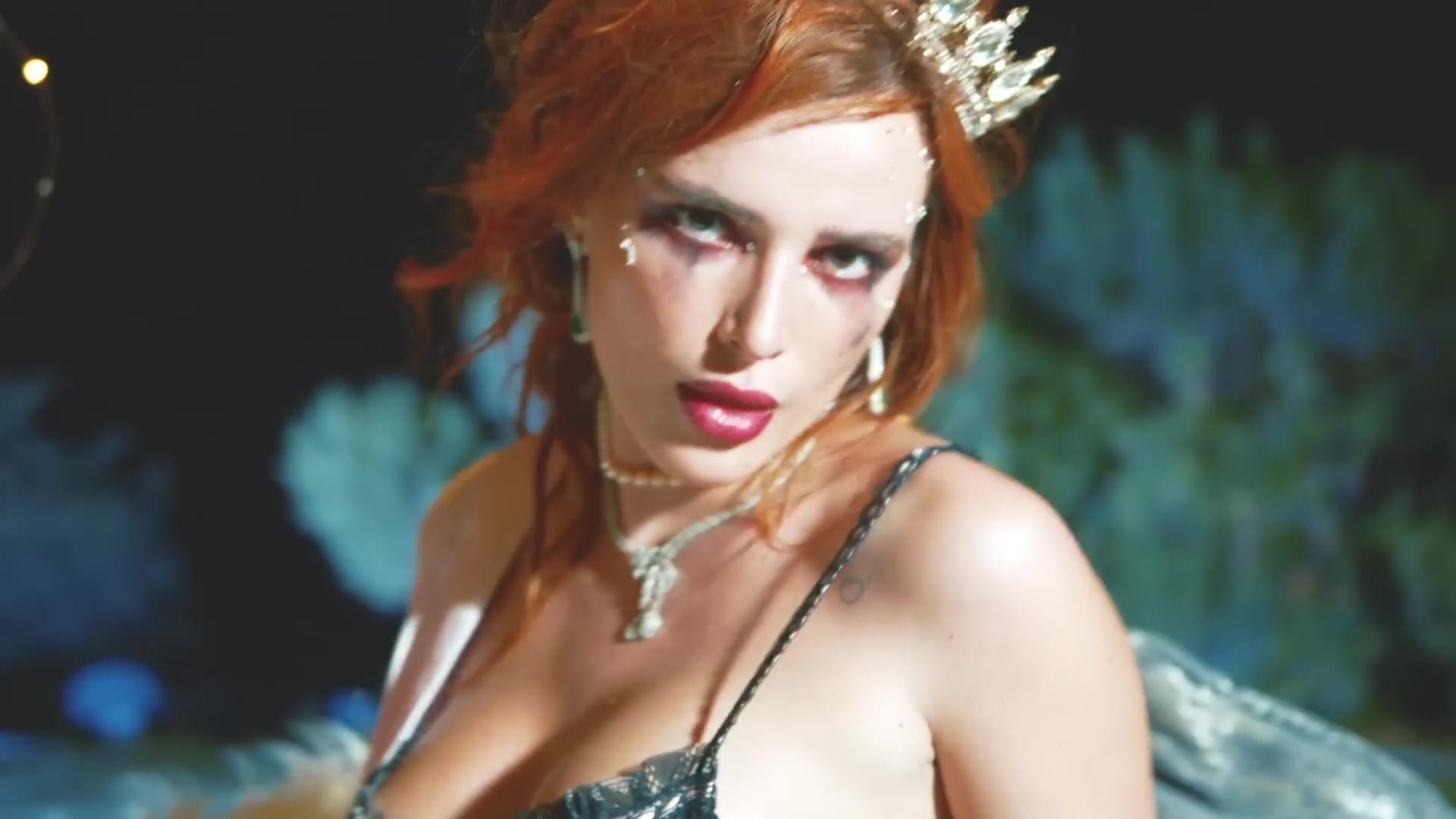 bellathornedaily_Lonely_mv_000097.jpg bellathornedaily_Lonely_mv_000097.jpg