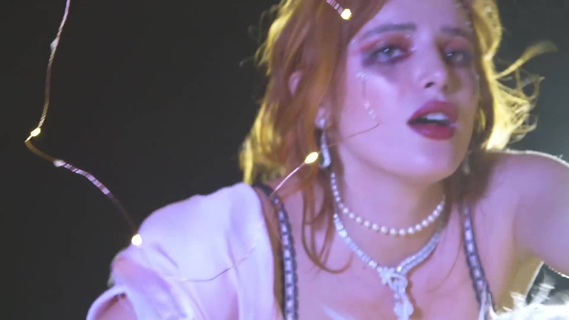 bellathornedaily_Lonely_mv_000103.jpg bellathornedaily_Lonely_mv_000103.jpg