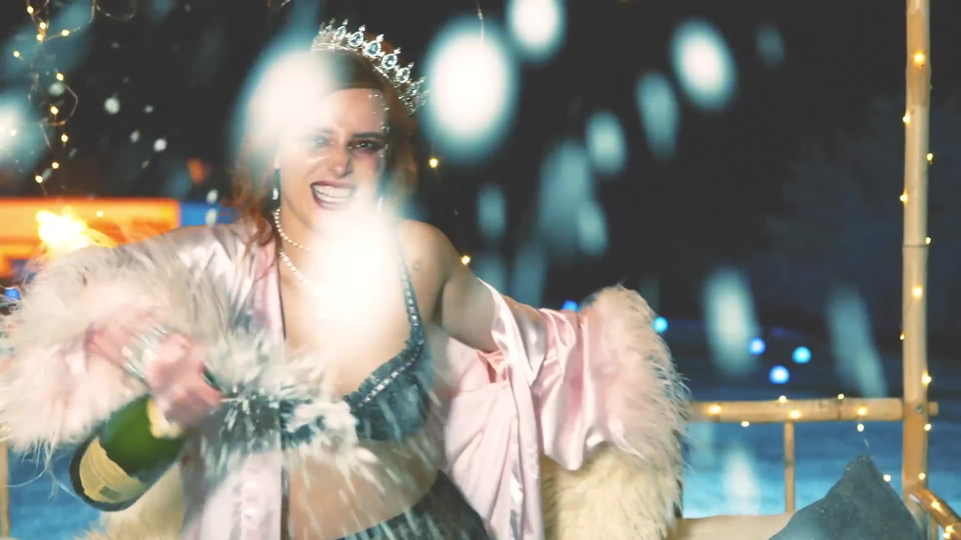 bellathornedaily_Lonely_mv_000108.jpg bellathornedaily_Lonely_mv_000108.jpg