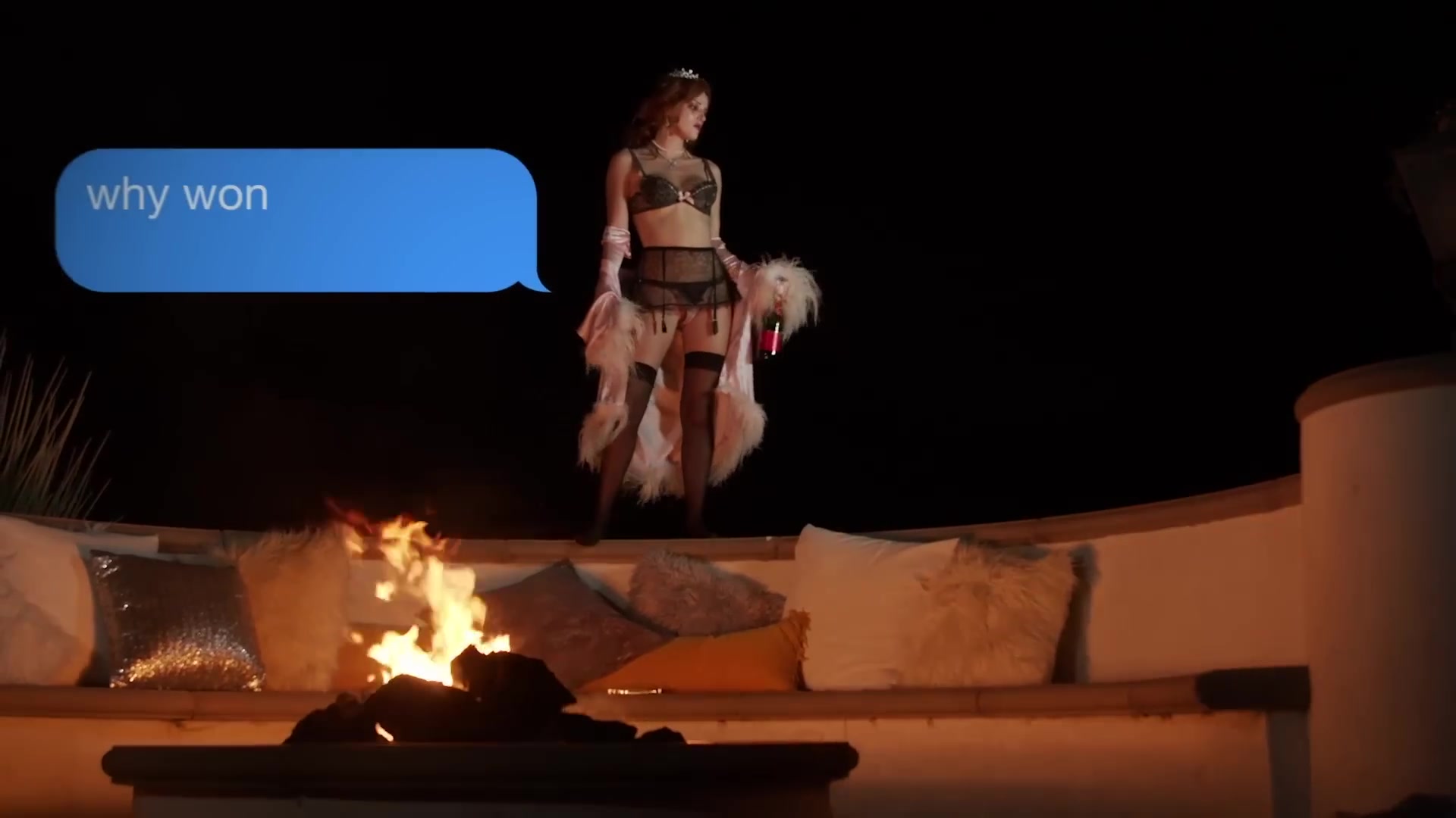 bellathornedaily_Lonely_mv_000133.jpg bellathornedaily_Lonely_mv_000133.jpg