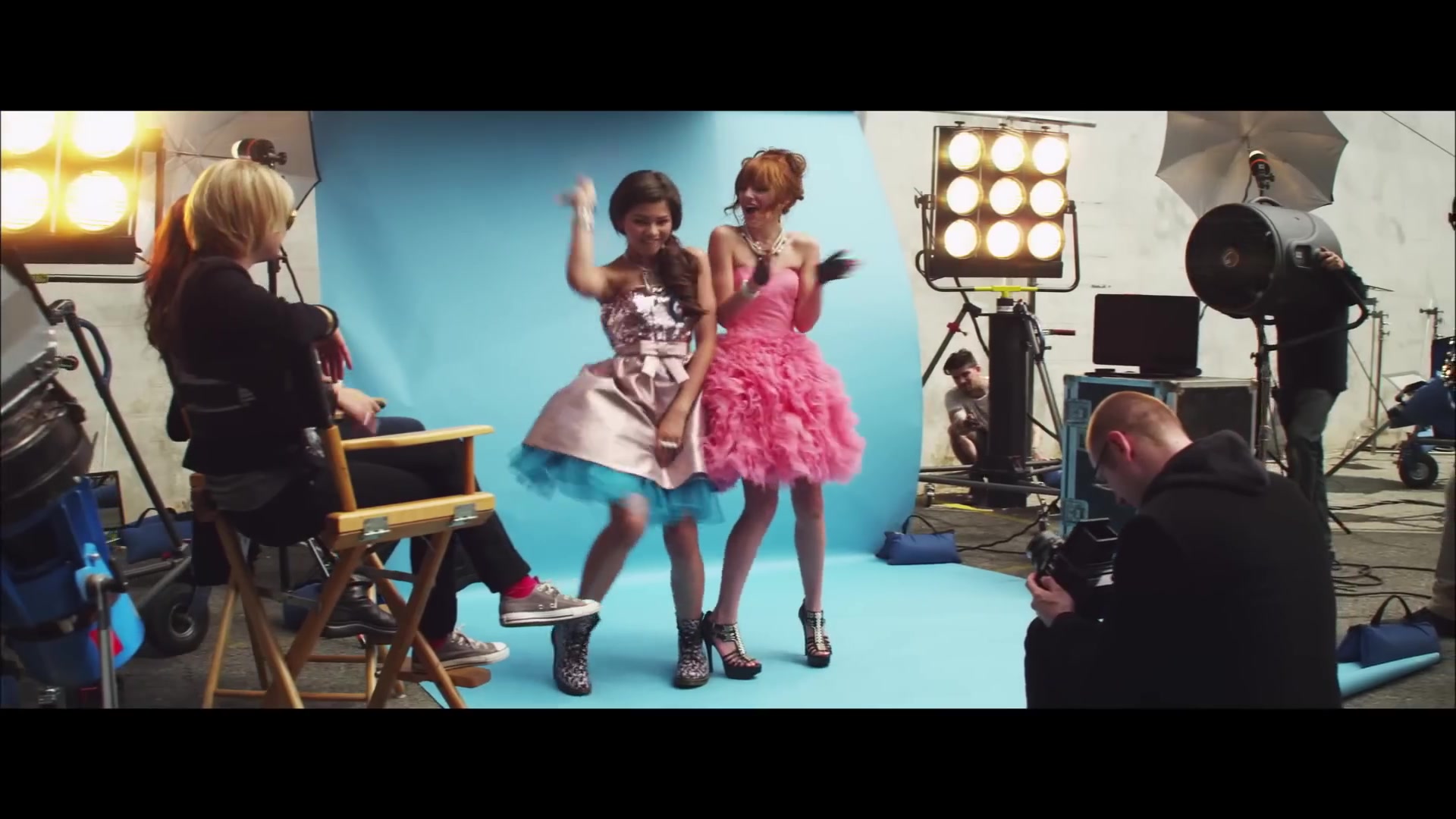 bellathornedaily_Watchme_shakeitup_mv_000004.jpg bellathornedaily_Watchme_shakeitup_mv_000004.jpg