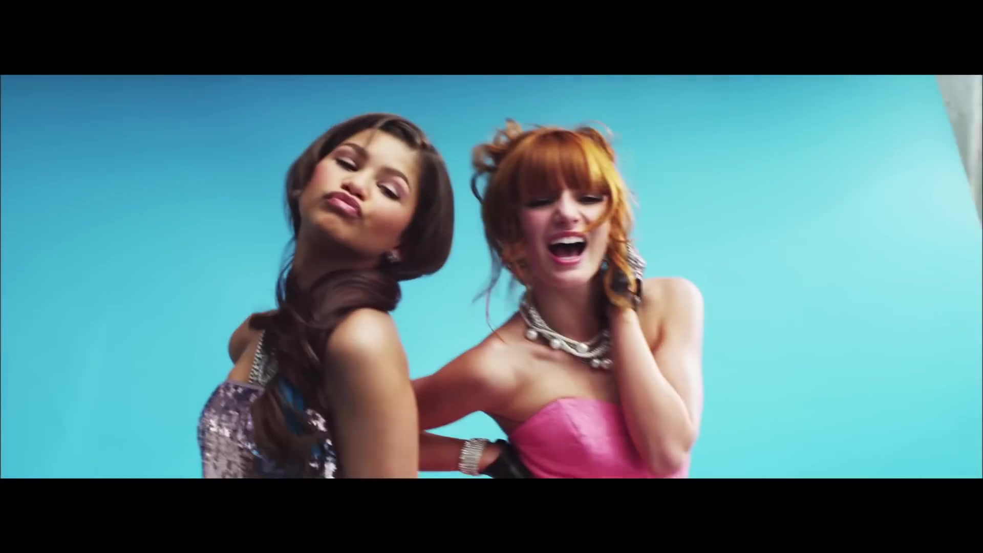 bellathornedaily_Watchme_shakeitup_mv_000005.jpg bellathornedaily_Watchme_shakeitup_mv_000005.jpg