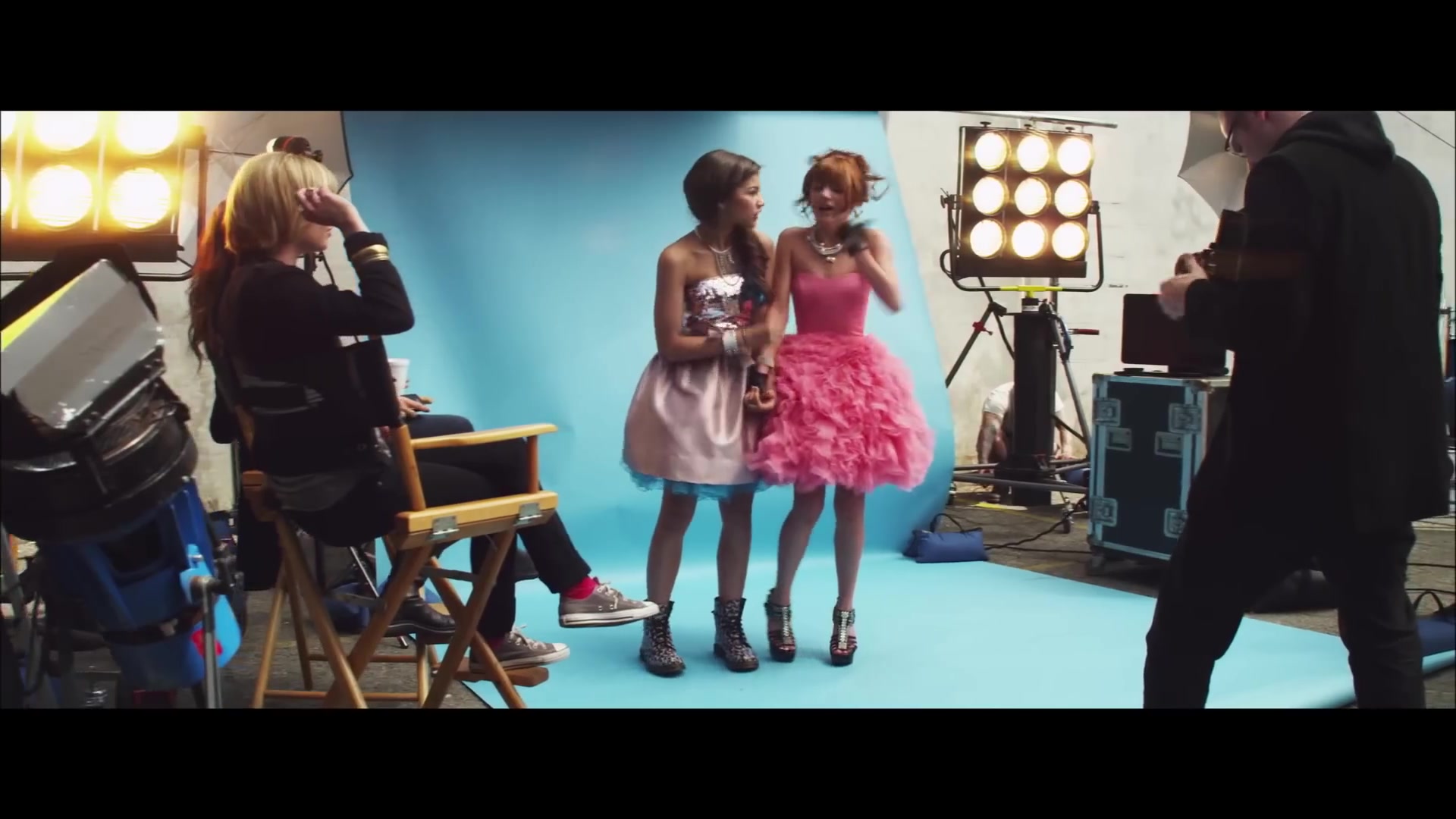 bellathornedaily_Watchme_shakeitup_mv_000009.jpg bellathornedaily_Watchme_shakeitup_mv_000009.jpg