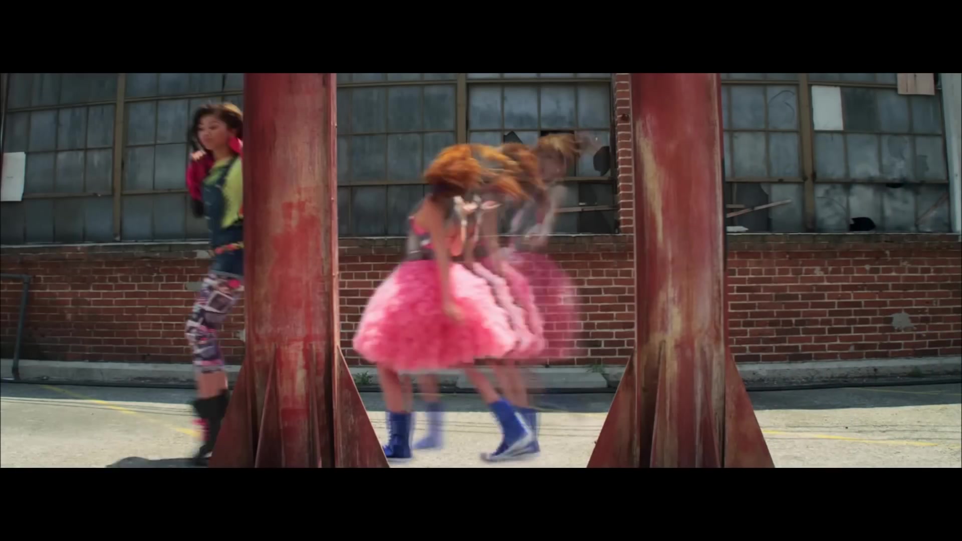 bellathornedaily_Watchme_shakeitup_mv_000016.jpg bellathornedaily_Watchme_shakeitup_mv_000016.jpg