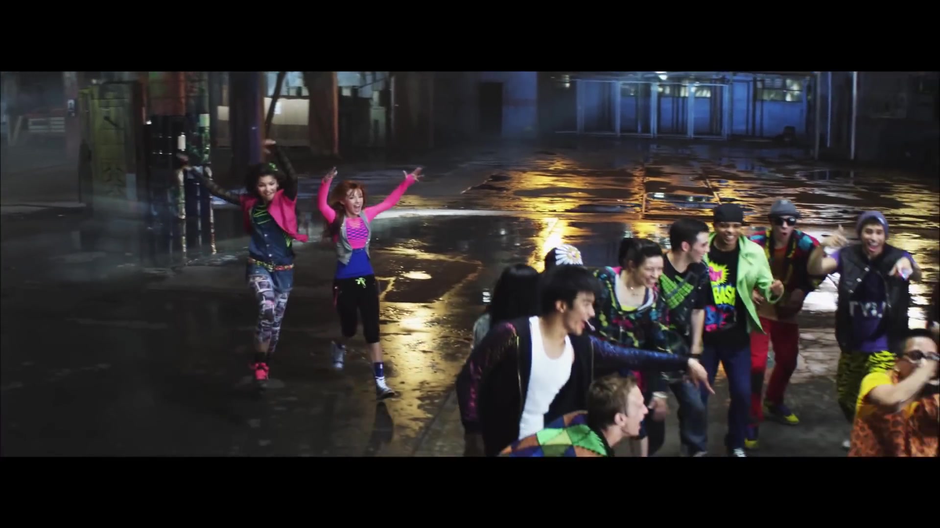bellathornedaily_Watchme_shakeitup_mv_000018.jpg bellathornedaily_Watchme_shakeitup_mv_000018.jpg