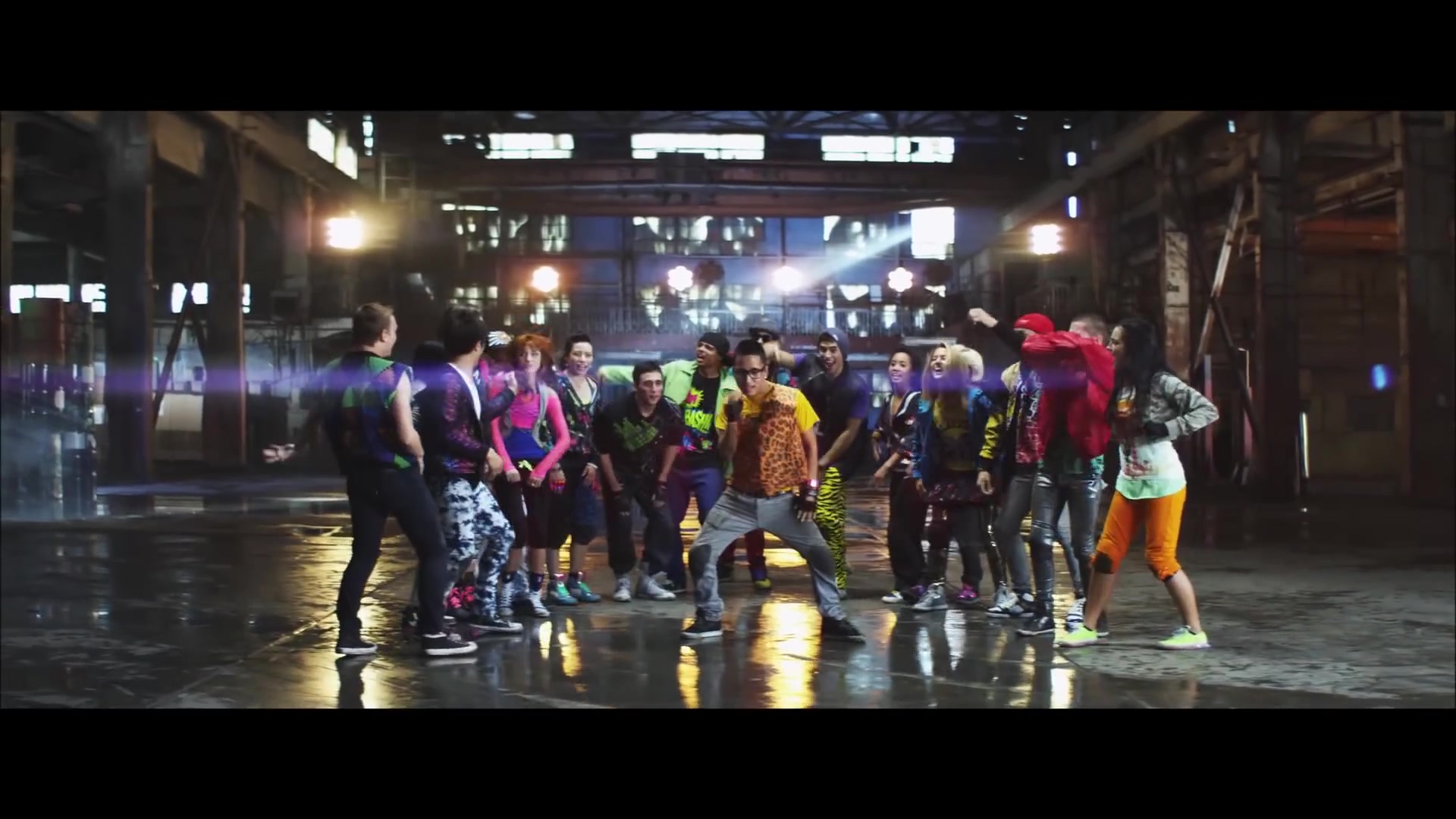bellathornedaily_Watchme_shakeitup_mv_000021.jpg bellathornedaily_Watchme_shakeitup_mv_000021.jpg