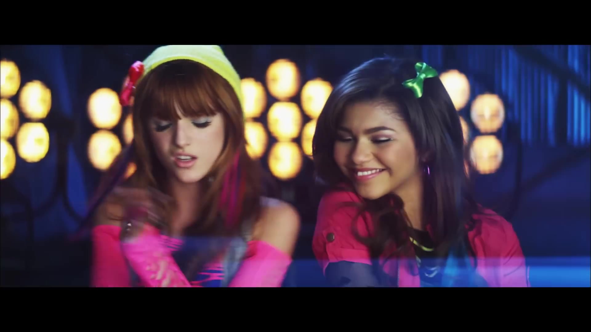 bellathornedaily_Watchme_shakeitup_mv_000022.jpg bellathornedaily_Watchme_shakeitup_mv_000022.jpg