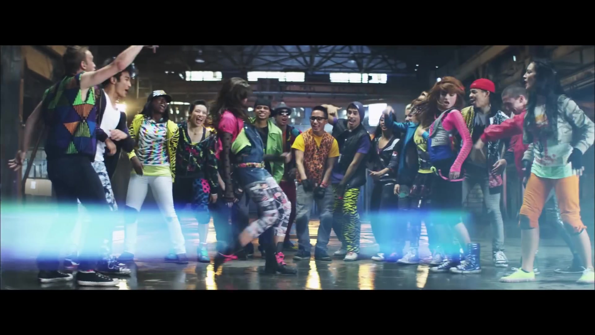 bellathornedaily_Watchme_shakeitup_mv_000024.jpg bellathornedaily_Watchme_shakeitup_mv_000024.jpg
