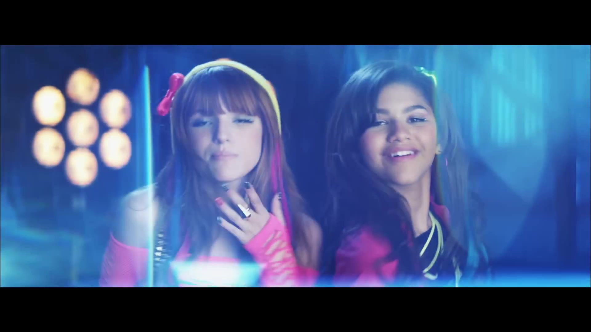 bellathornedaily_Watchme_shakeitup_mv_000028.jpg bellathornedaily_Watchme_shakeitup_mv_000028.jpg