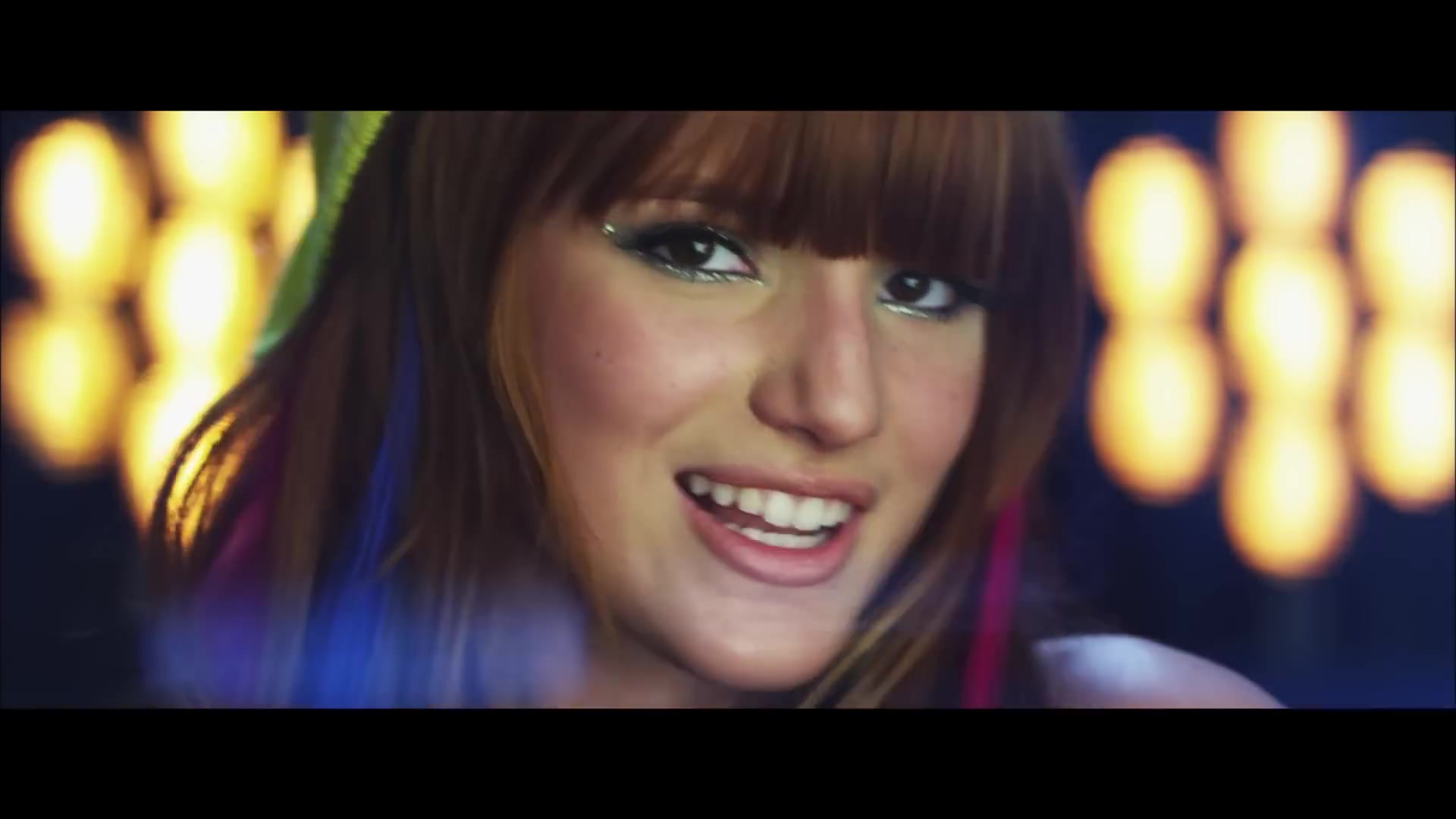 bellathornedaily_Watchme_shakeitup_mv_000029.jpg bellathornedaily_Watchme_shakeitup_mv_000029.jpg