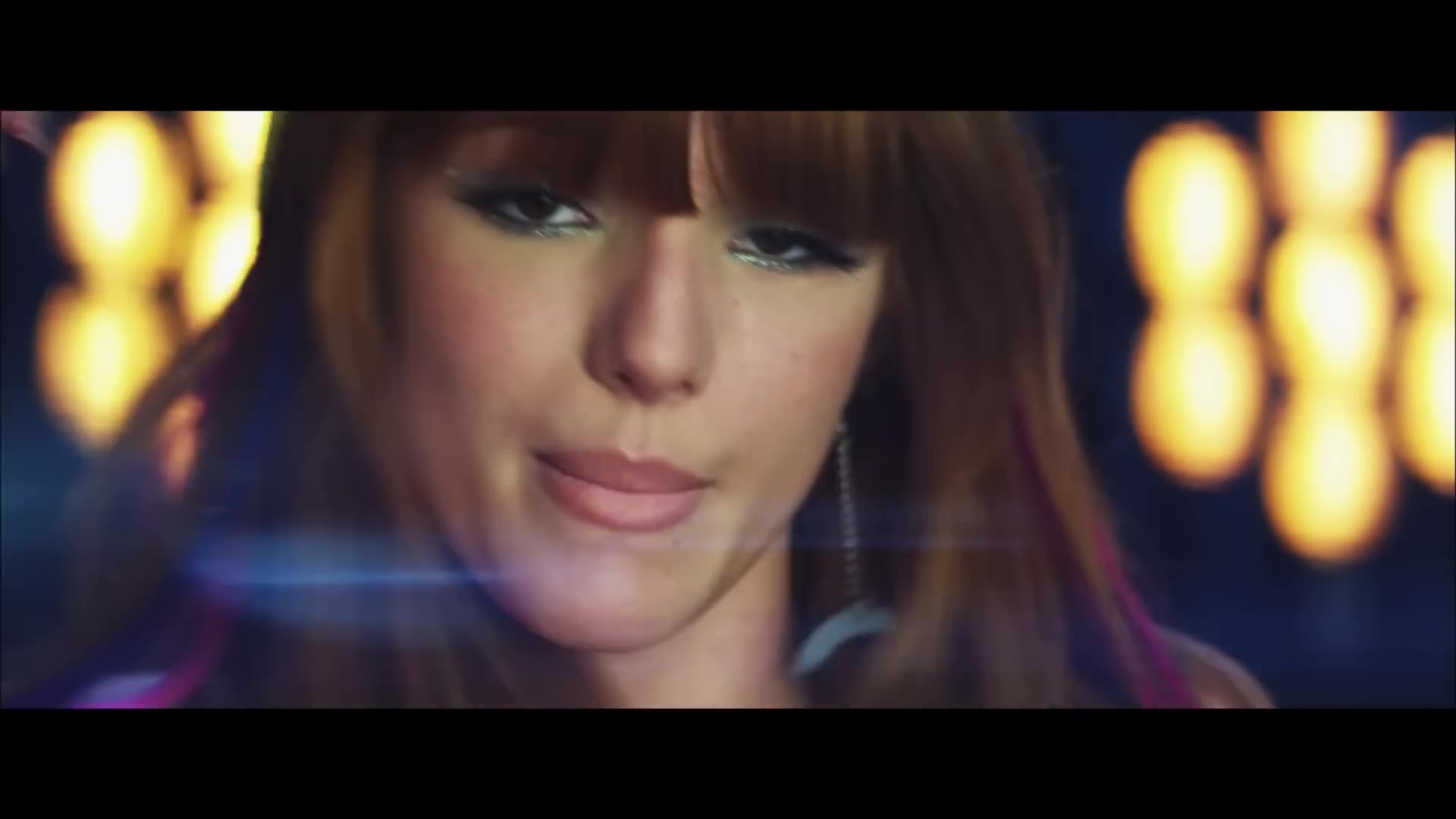 bellathornedaily_Watchme_shakeitup_mv_000033.jpg