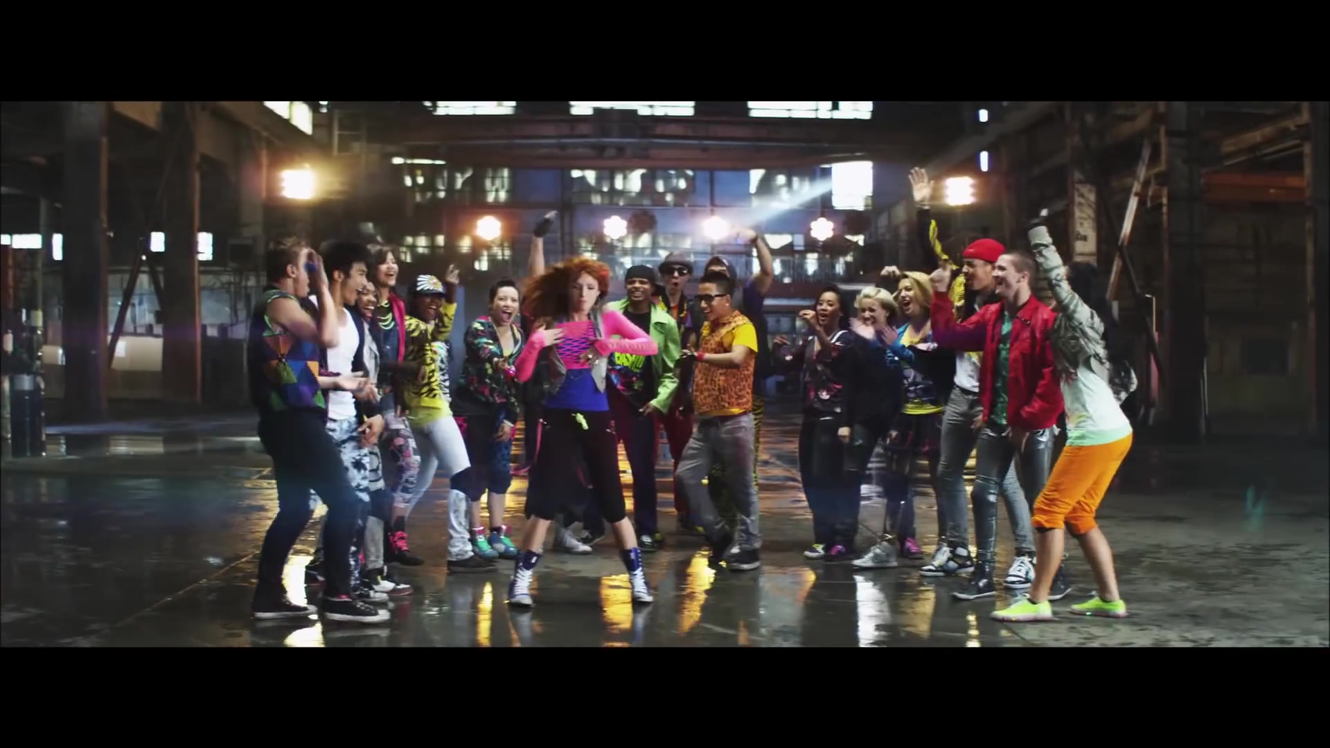bellathornedaily_Watchme_shakeitup_mv_000034.jpg bellathornedaily_Watchme_shakeitup_mv_000034.jpg