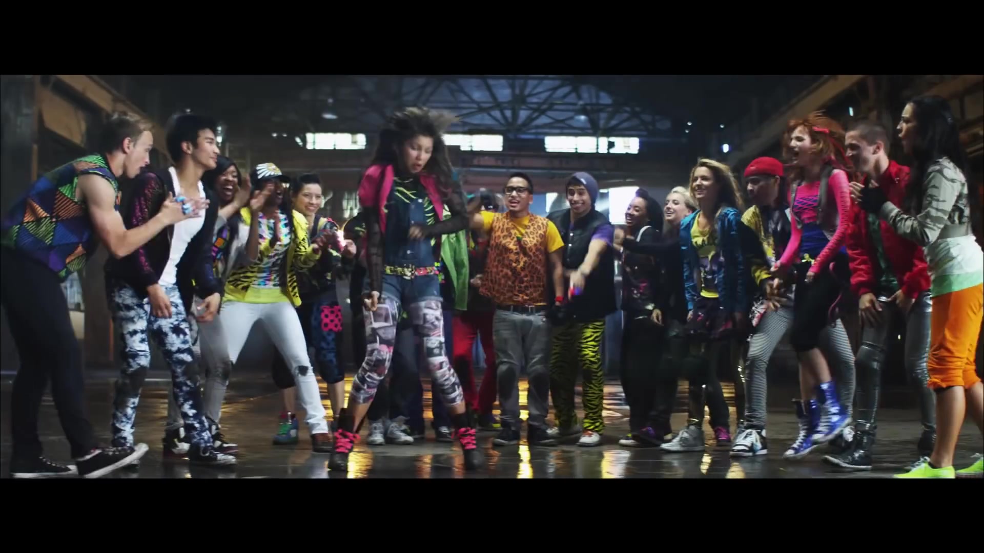 bellathornedaily_Watchme_shakeitup_mv_000039.jpg bellathornedaily_Watchme_shakeitup_mv_000039.jpg