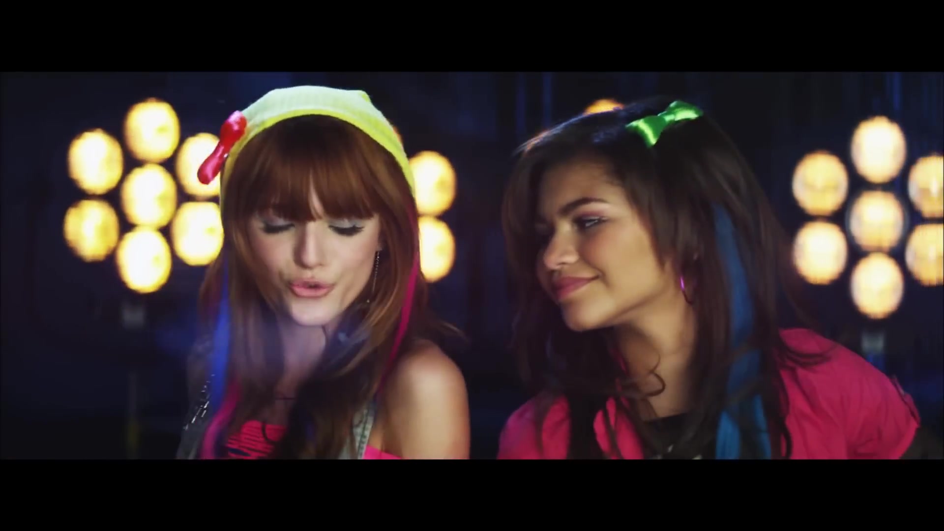 bellathornedaily_Watchme_shakeitup_mv_000042.jpg bellathornedaily_Watchme_shakeitup_mv_000042.jpg