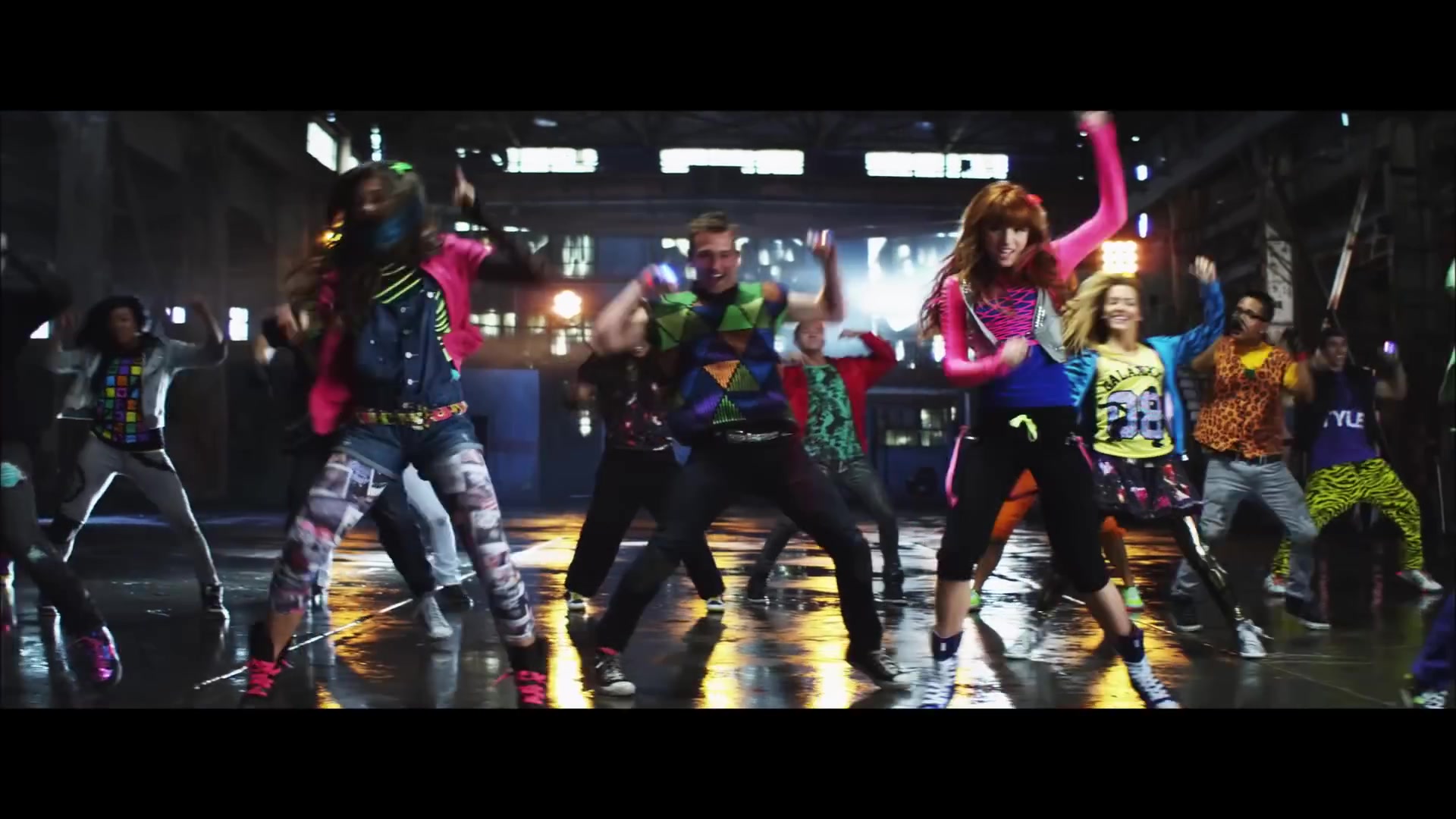 bellathornedaily_Watchme_shakeitup_mv_000048.jpg