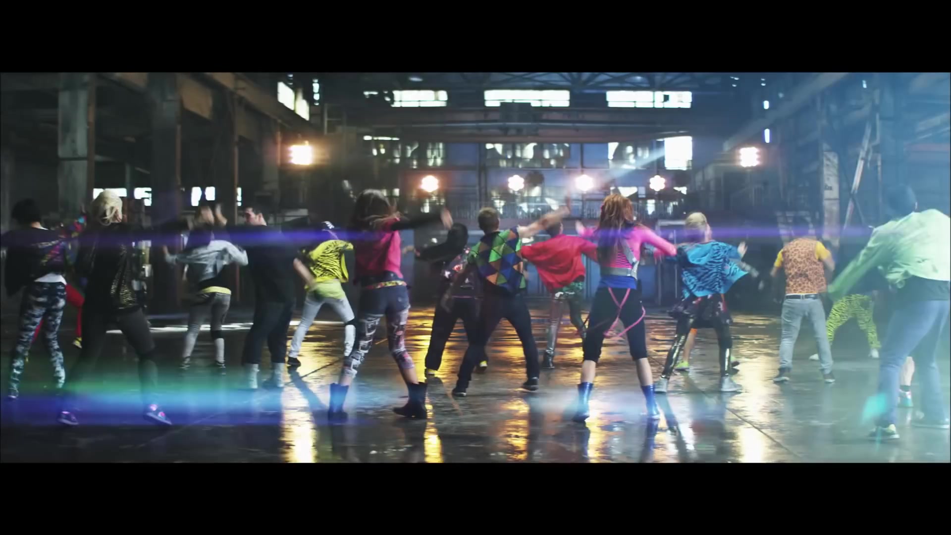 bellathornedaily_Watchme_shakeitup_mv_000052.jpg bellathornedaily_Watchme_shakeitup_mv_000052.jpg