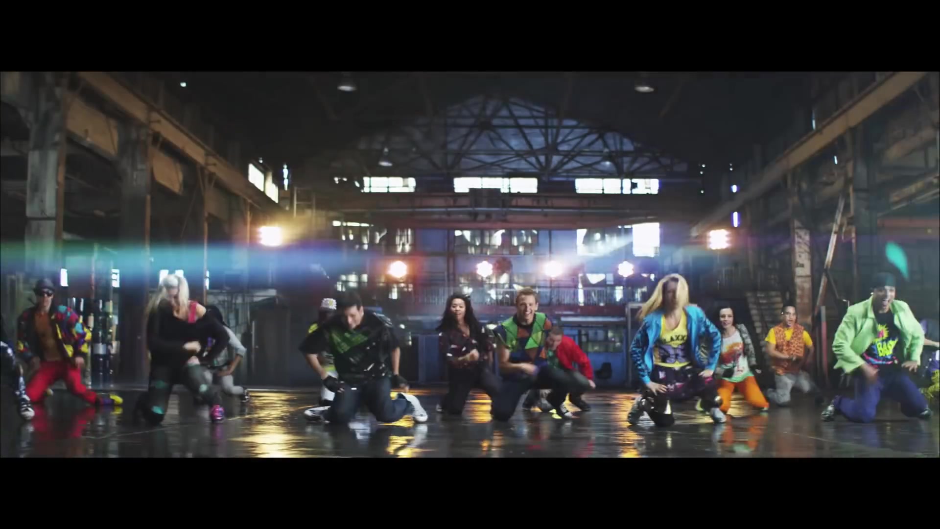 bellathornedaily_Watchme_shakeitup_mv_000060.jpg bellathornedaily_Watchme_shakeitup_mv_000060.jpg